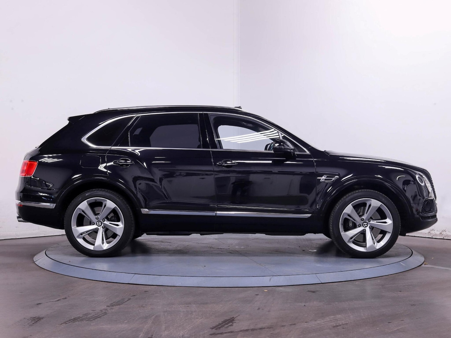 Used Bentley Bentayga 2017 for sale - 76472370: Photo 11