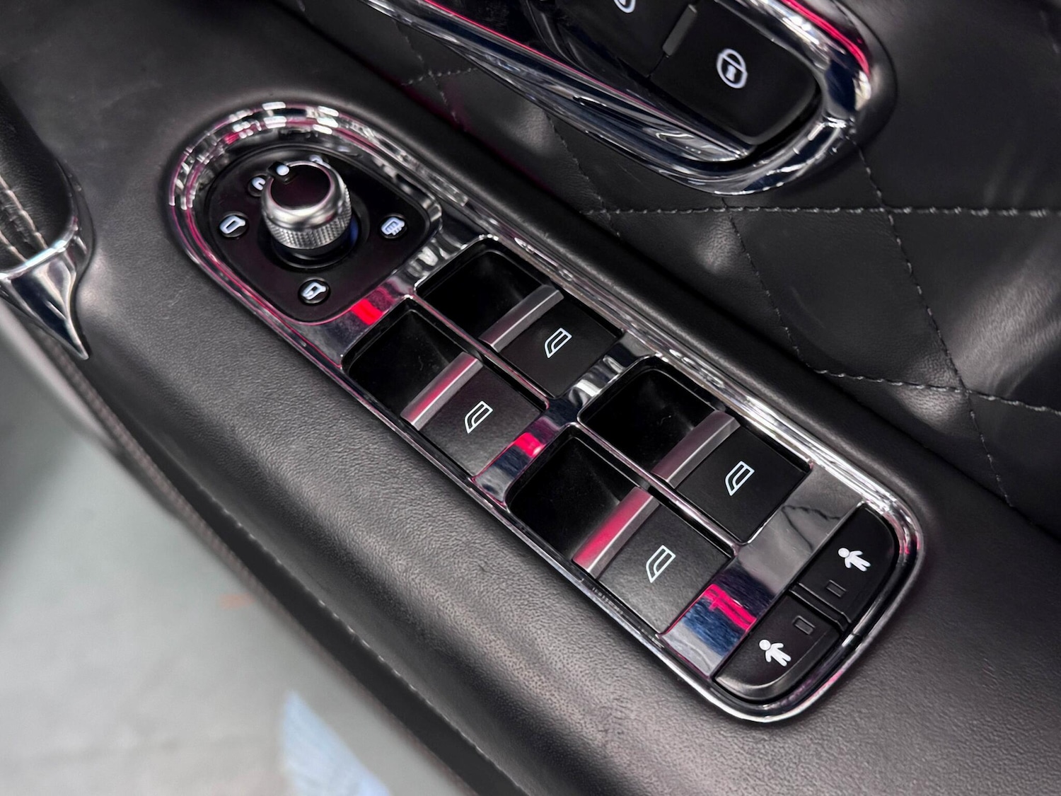 Used Bentley Bentayga 2017 for sale - 76472370: Photo 16