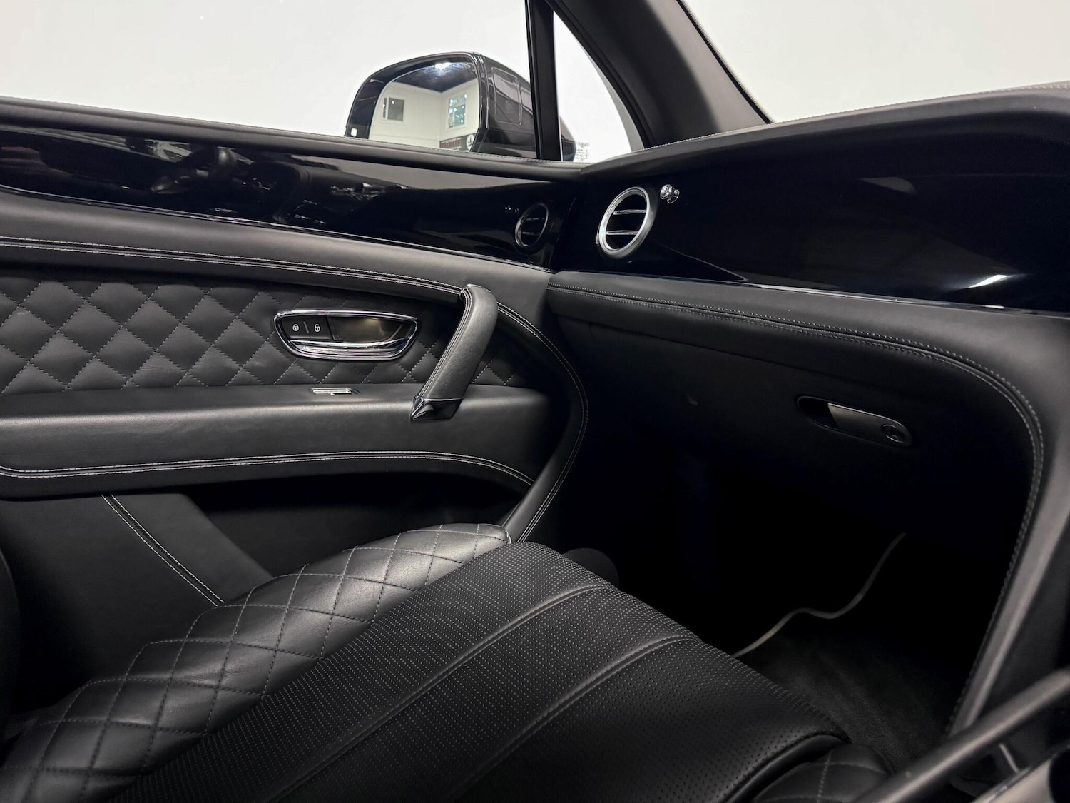 Used Bentley Bentayga 2017 for sale - 76472370: Photo 31