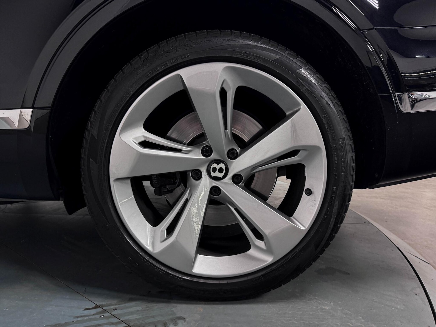 Used Bentley Bentayga 2017 for sale - 76472370: Photo 62