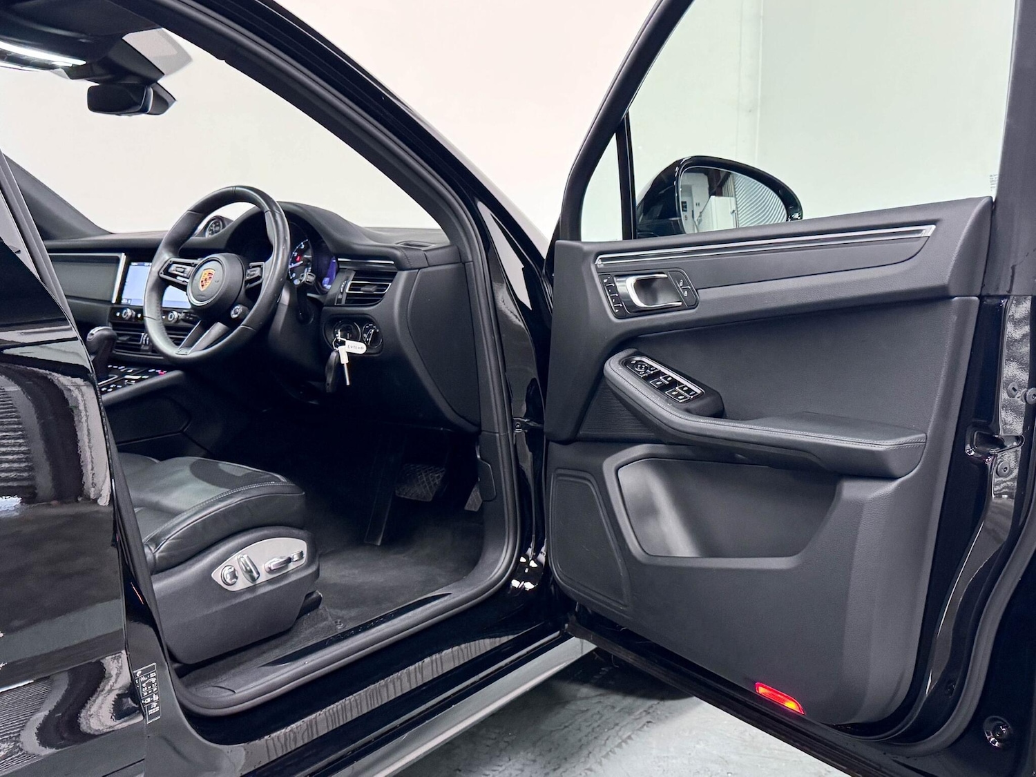 Used Porsche Macan 2022 for sale - 76573000: Photo 16