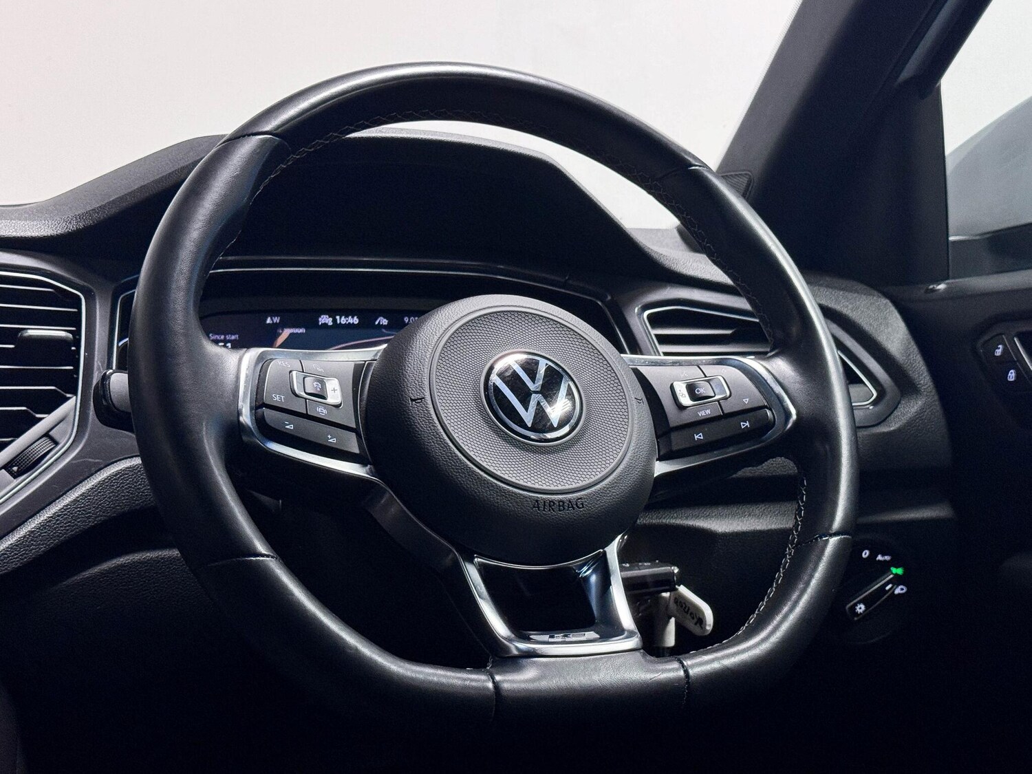 Used Volkswagen T-Roc 2021 for sale - 76742505: Photo 31