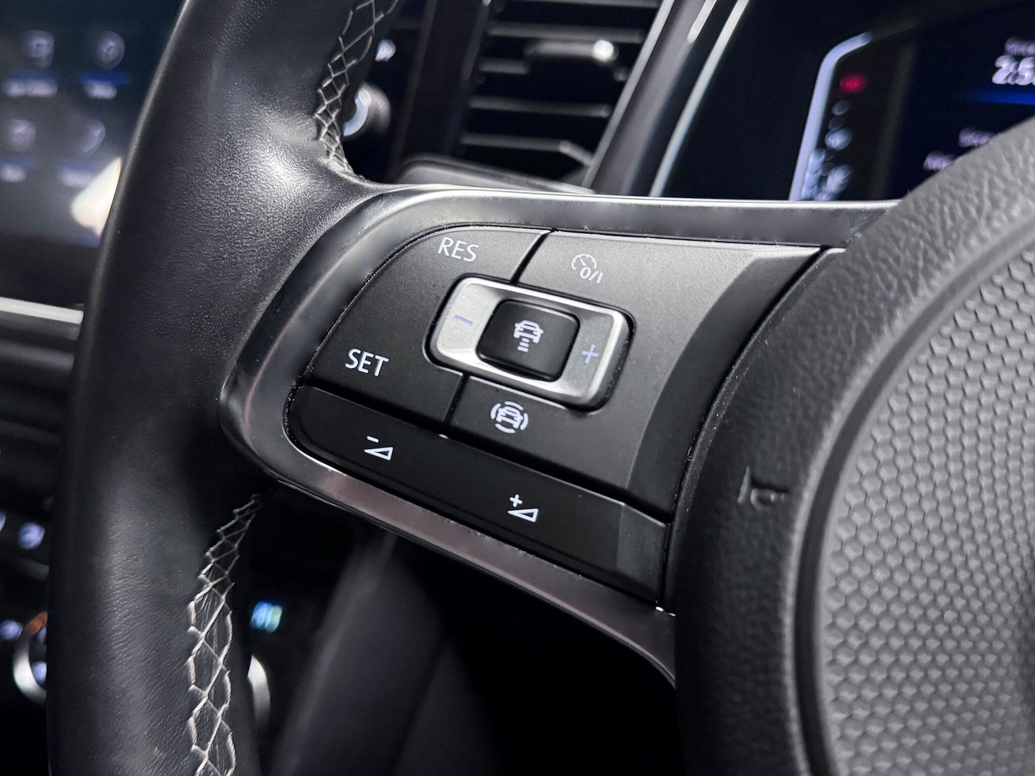 Used Volkswagen T-Roc 2021 for sale - 76742505: Photo 32