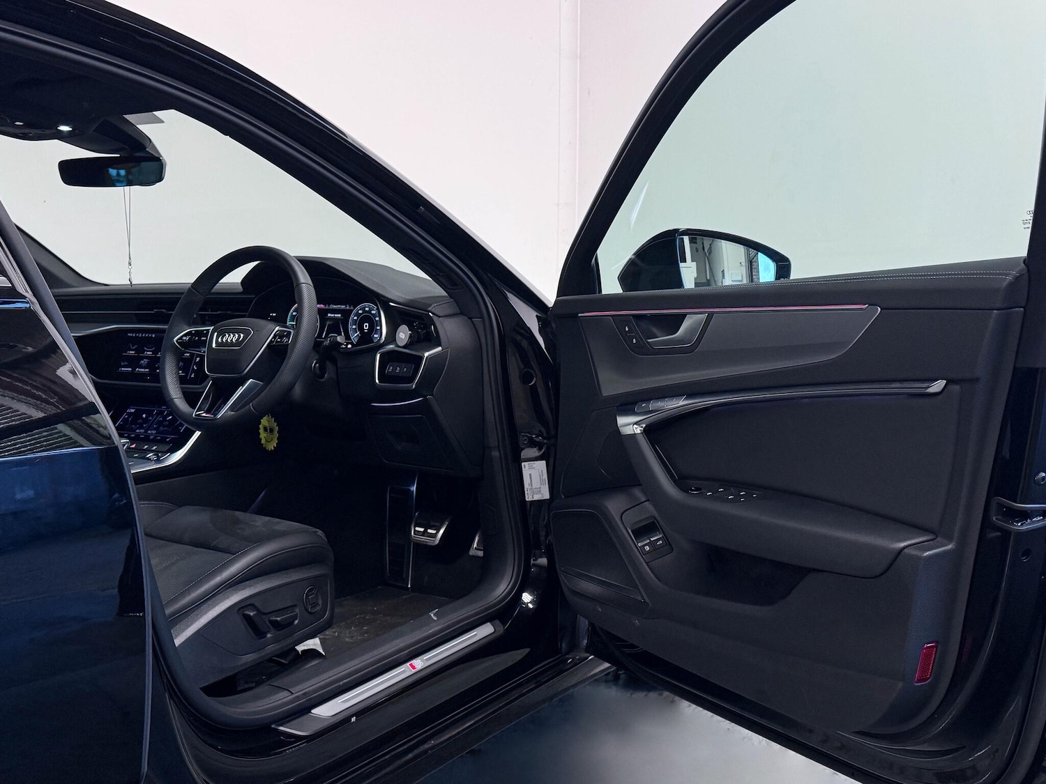 Used Audi A6 Saloon 2025 for sale - 77131160: Photo 12