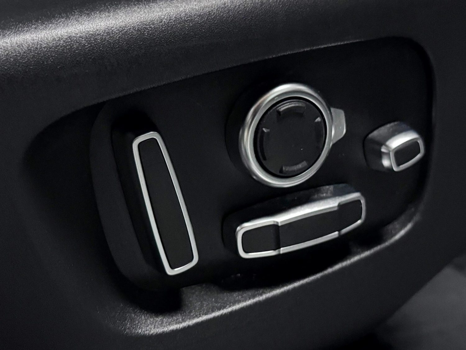 Used Land Rover Range Rover Velar 2023 for sale - 76659157: Photo 18