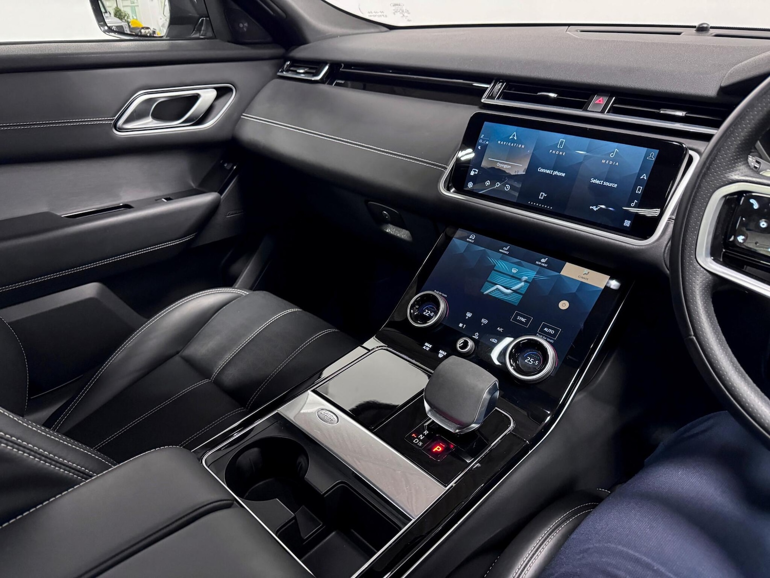 Used Land Rover Range Rover Velar 2023 for sale - 76659157: Photo 26