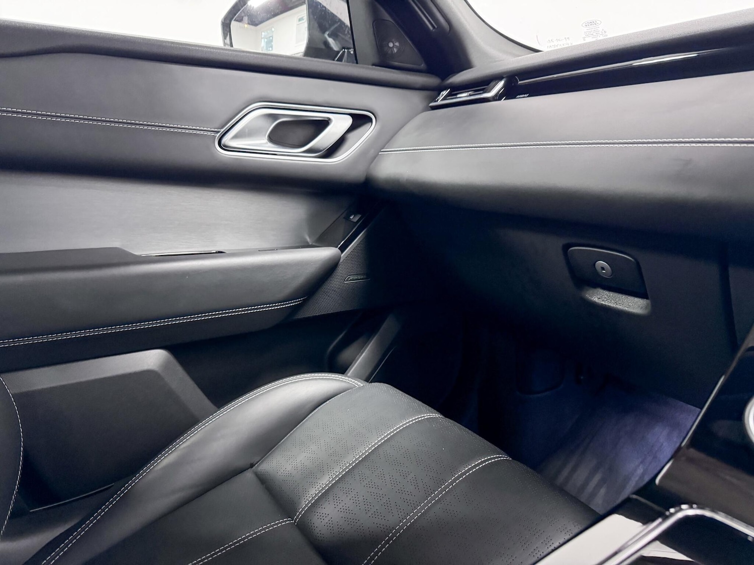 Used Land Rover Range Rover Velar 2023 for sale - 76659157: Photo 27