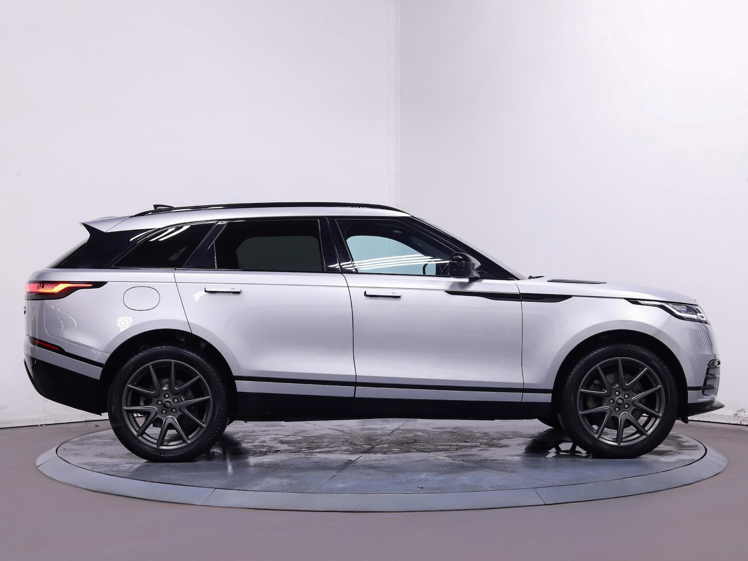Used Land Rover Range Rover Velar 2023 for sale - 76659157: Photo 8