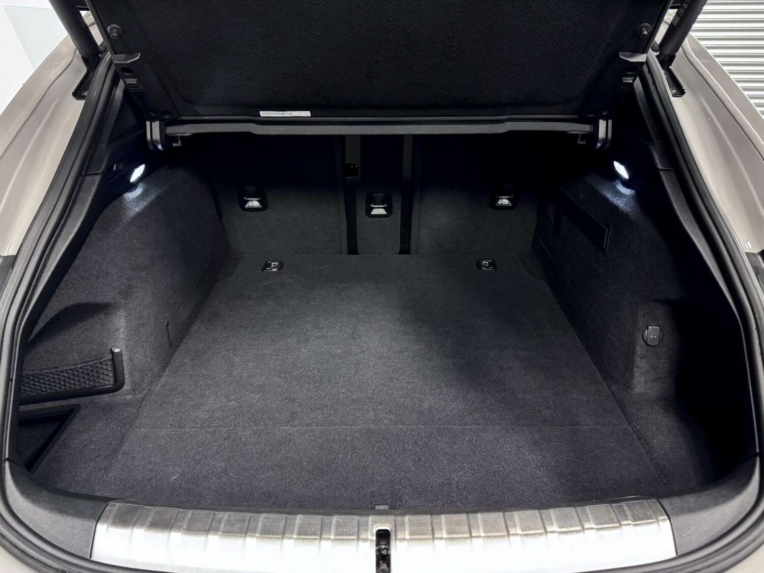 Used Porsche Taycan 2022 for sale - 77469079: Photo 14