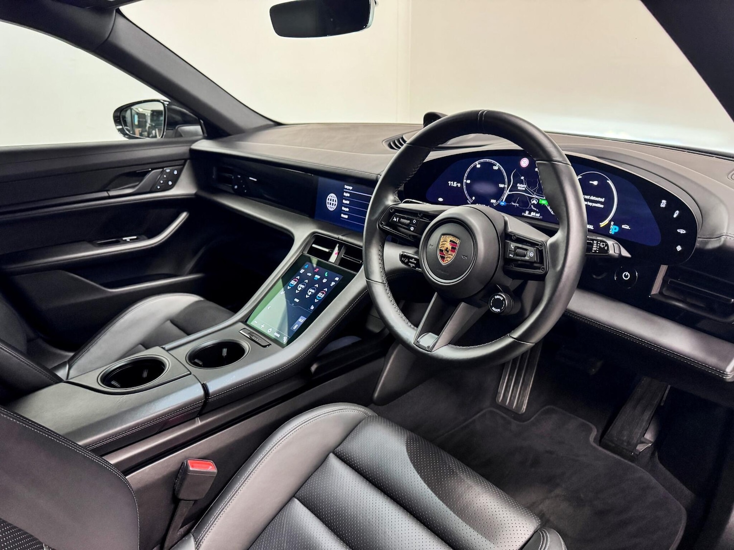 Used Porsche Taycan 2022 for sale - 77469079: Photo 24