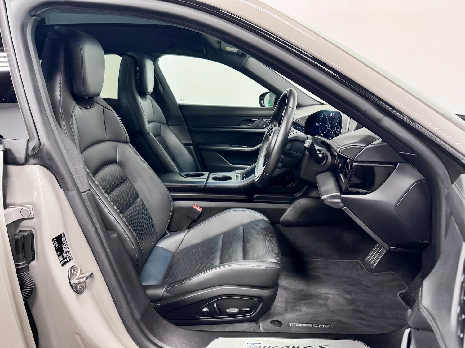 Used Porsche Taycan 2022 for sale - 77469079: Photo 26