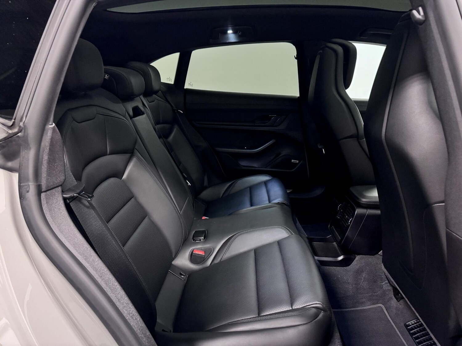 Used Porsche Taycan 2022 for sale - 77469079: Photo 28