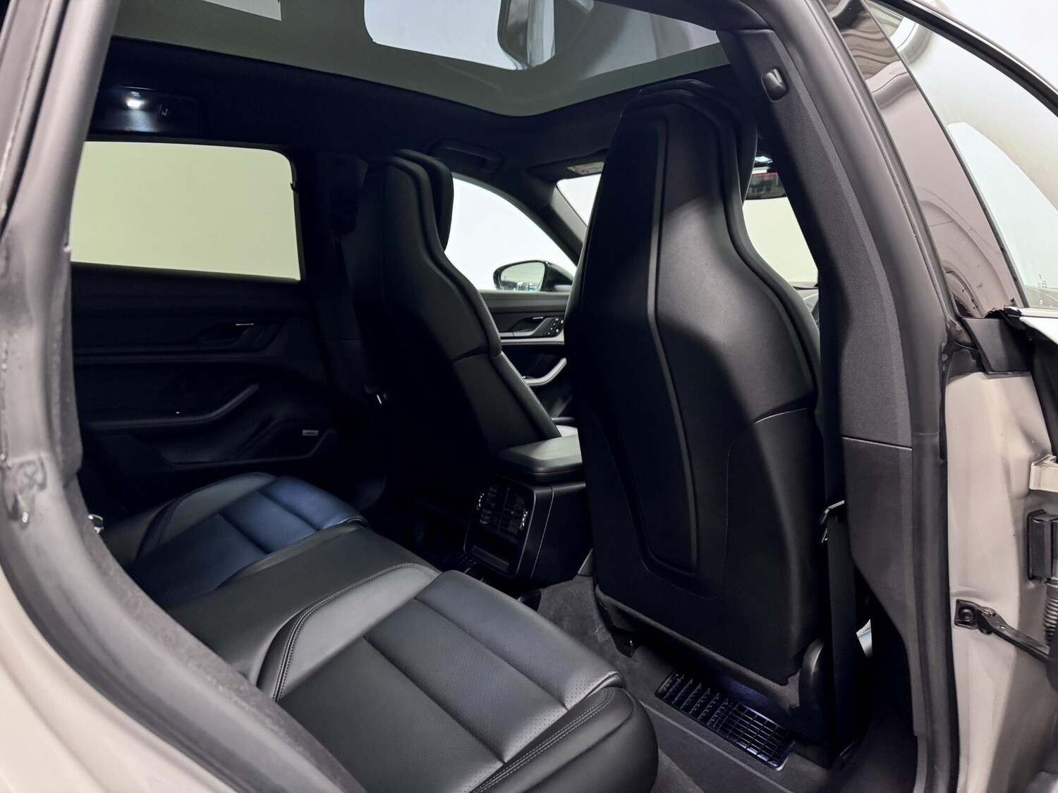 Used Porsche Taycan 2022 for sale - 77469079: Photo 29