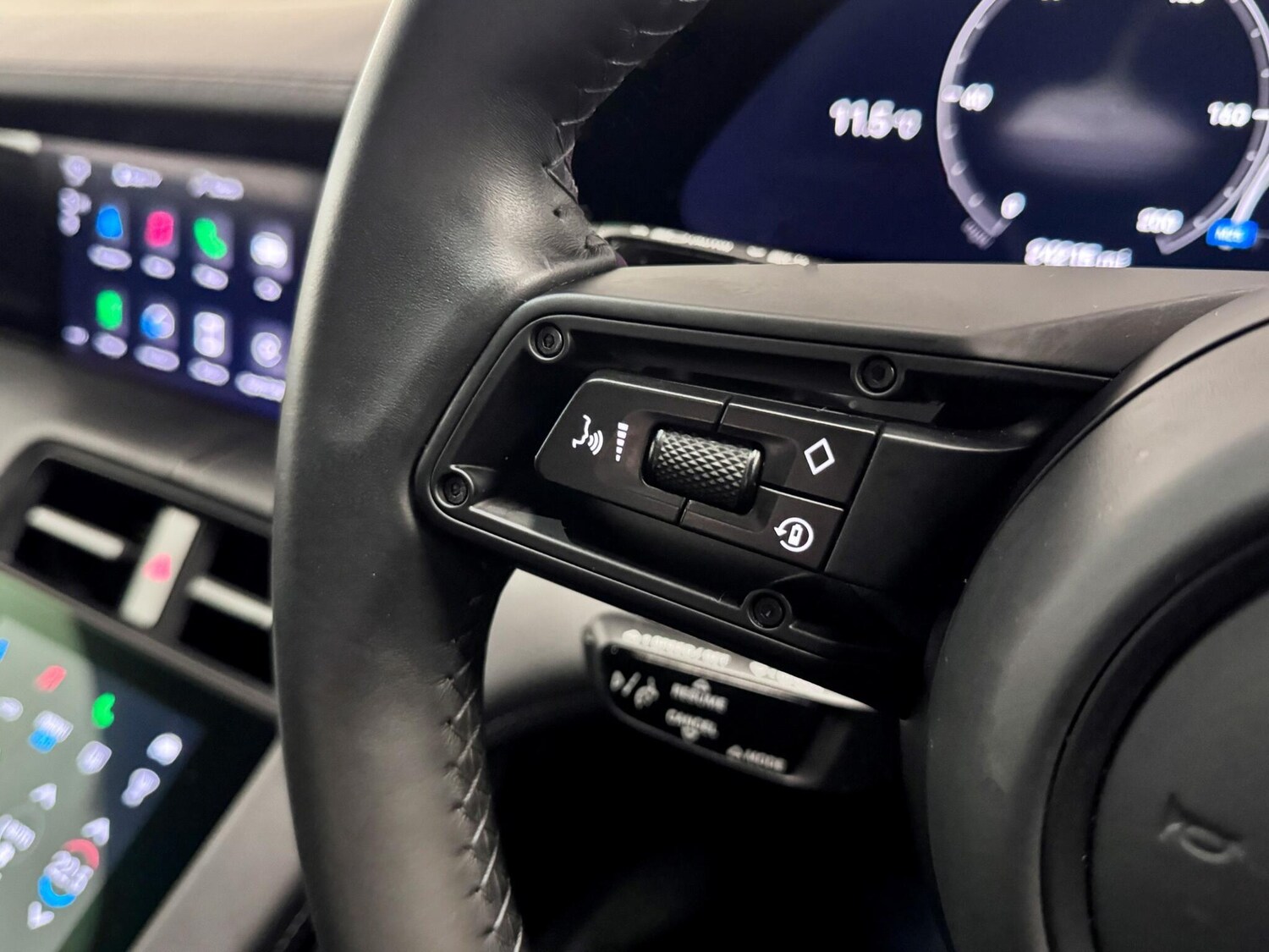 Used Porsche Taycan 2022 for sale - 77469079: Photo 39