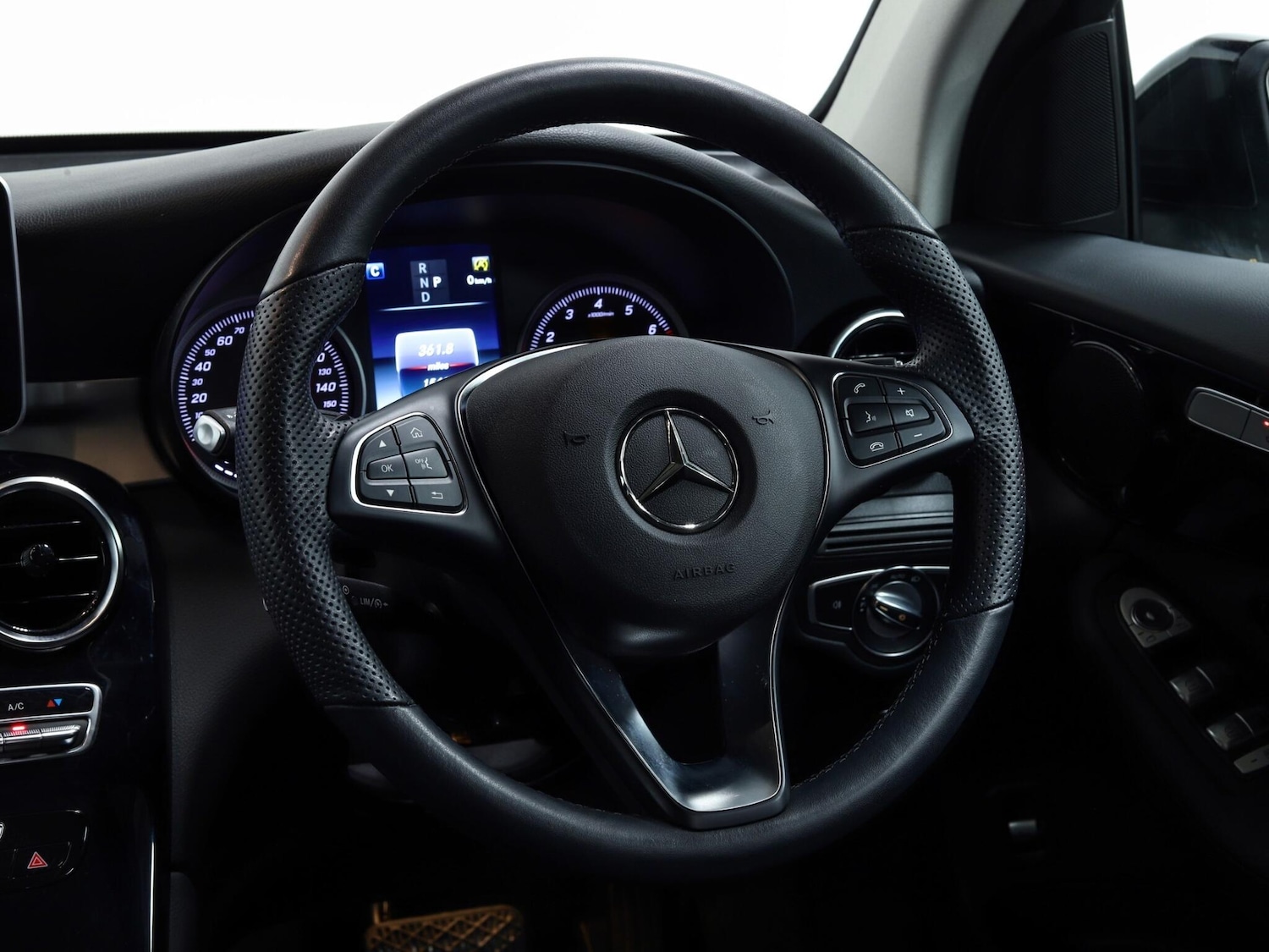 Used Mercedes-Benz GLC 2019 for sale - 77612786: Photo 29