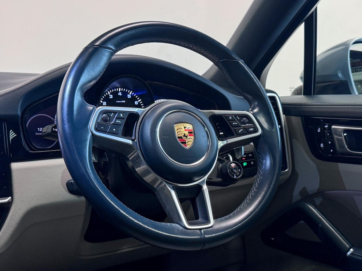 Used Porsche Cayenne 2021 for sale - 76646024: Photo 40