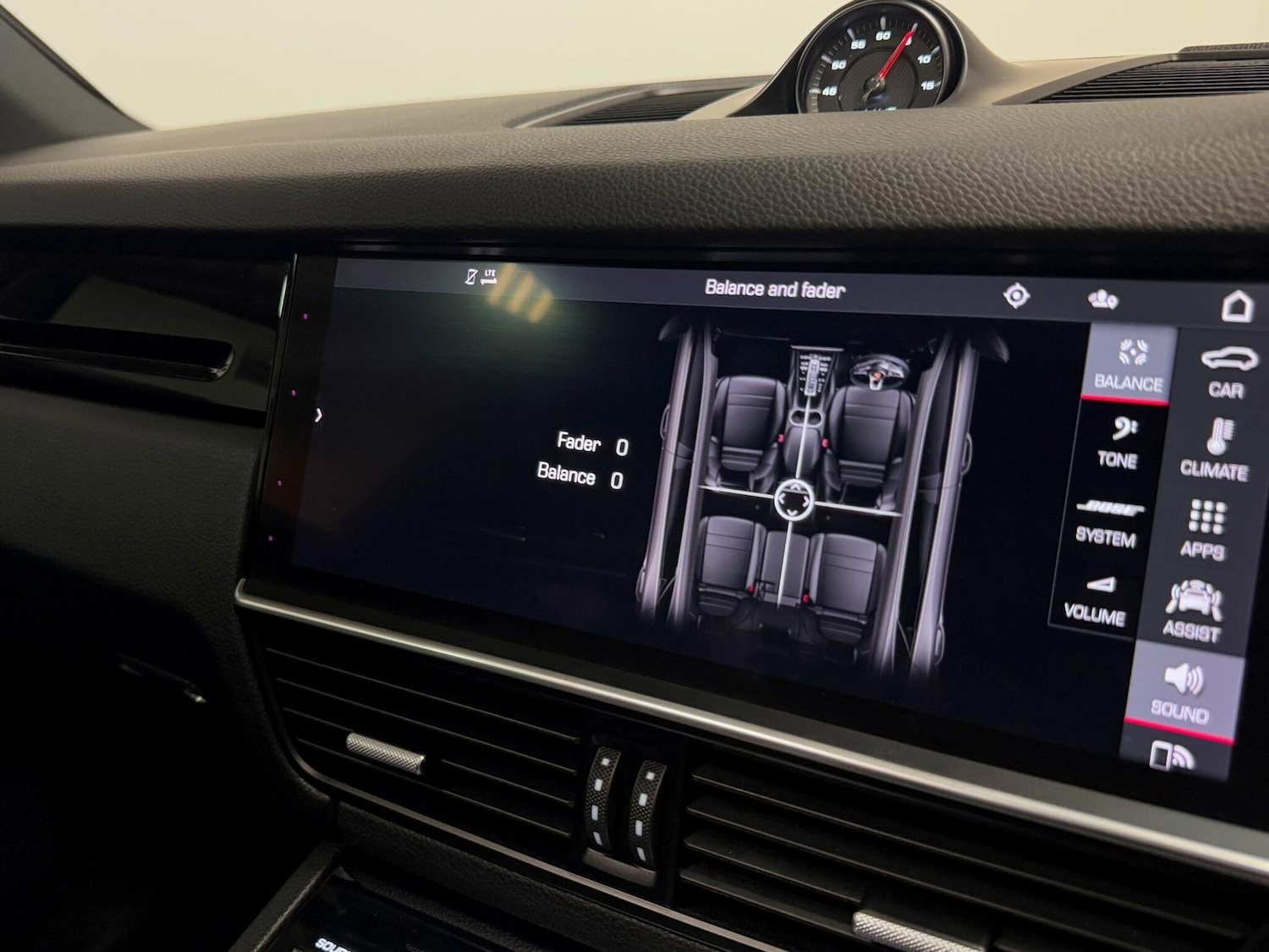 Used Porsche Cayenne 2020 for sale - 76294728: Photo 60