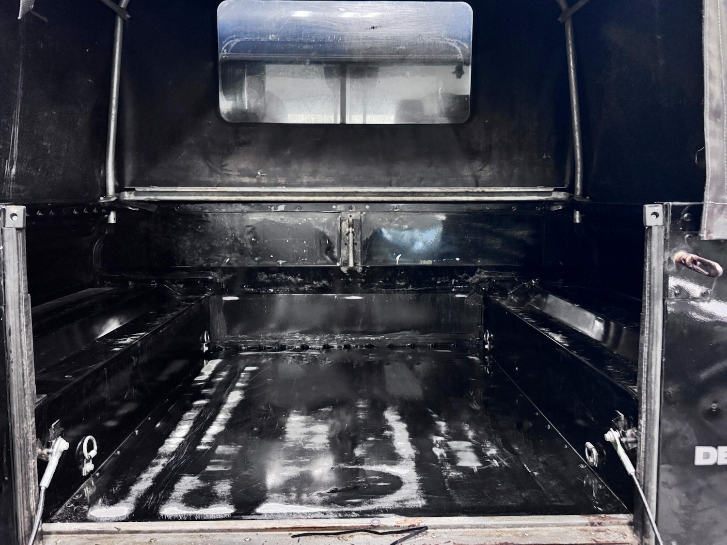 Used Land Rover Defender 110 2014 for sale - 77657979: Photo 17