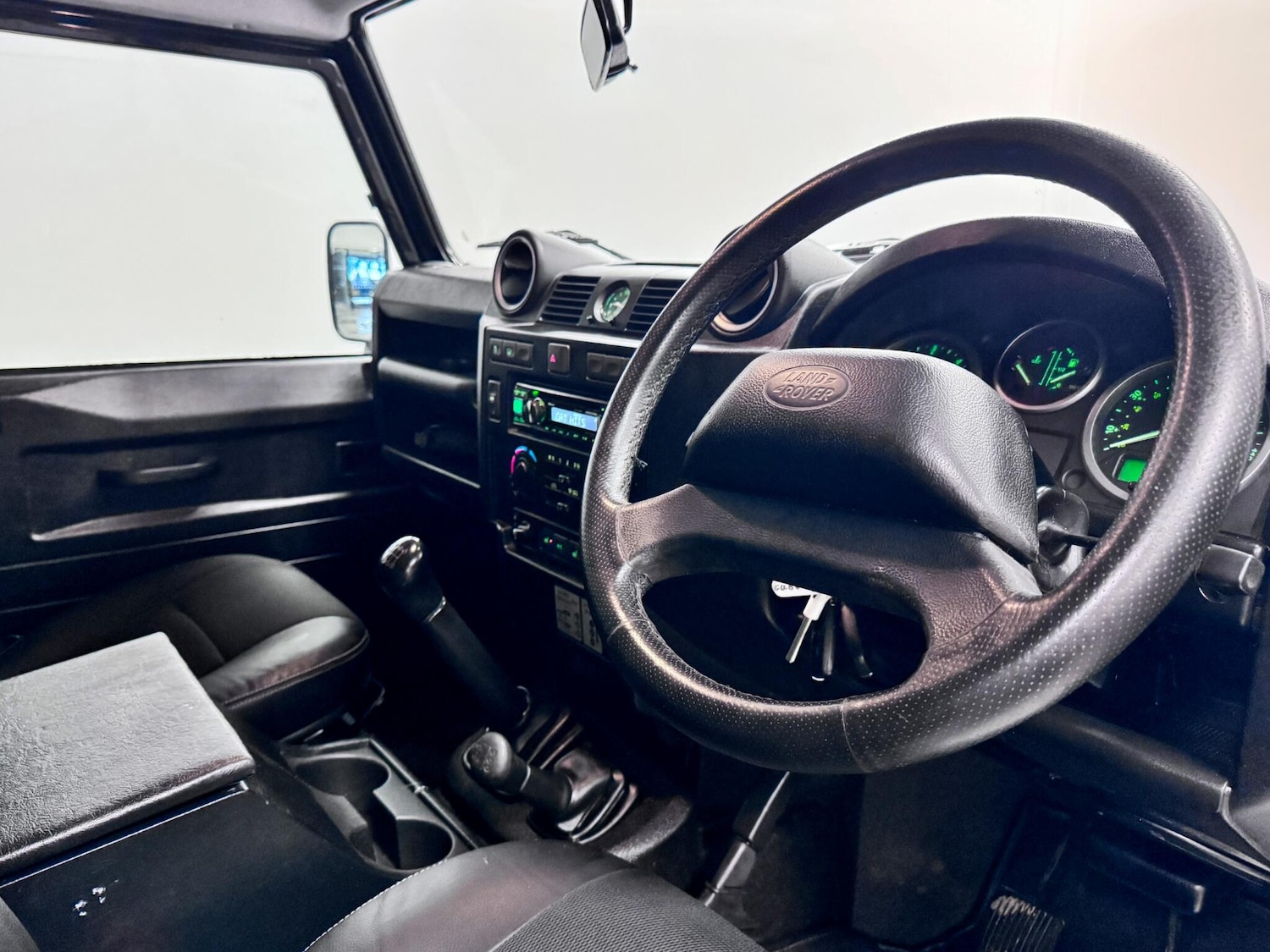 Used Land Rover Defender 110 2014 for sale - 77657979: Photo 21