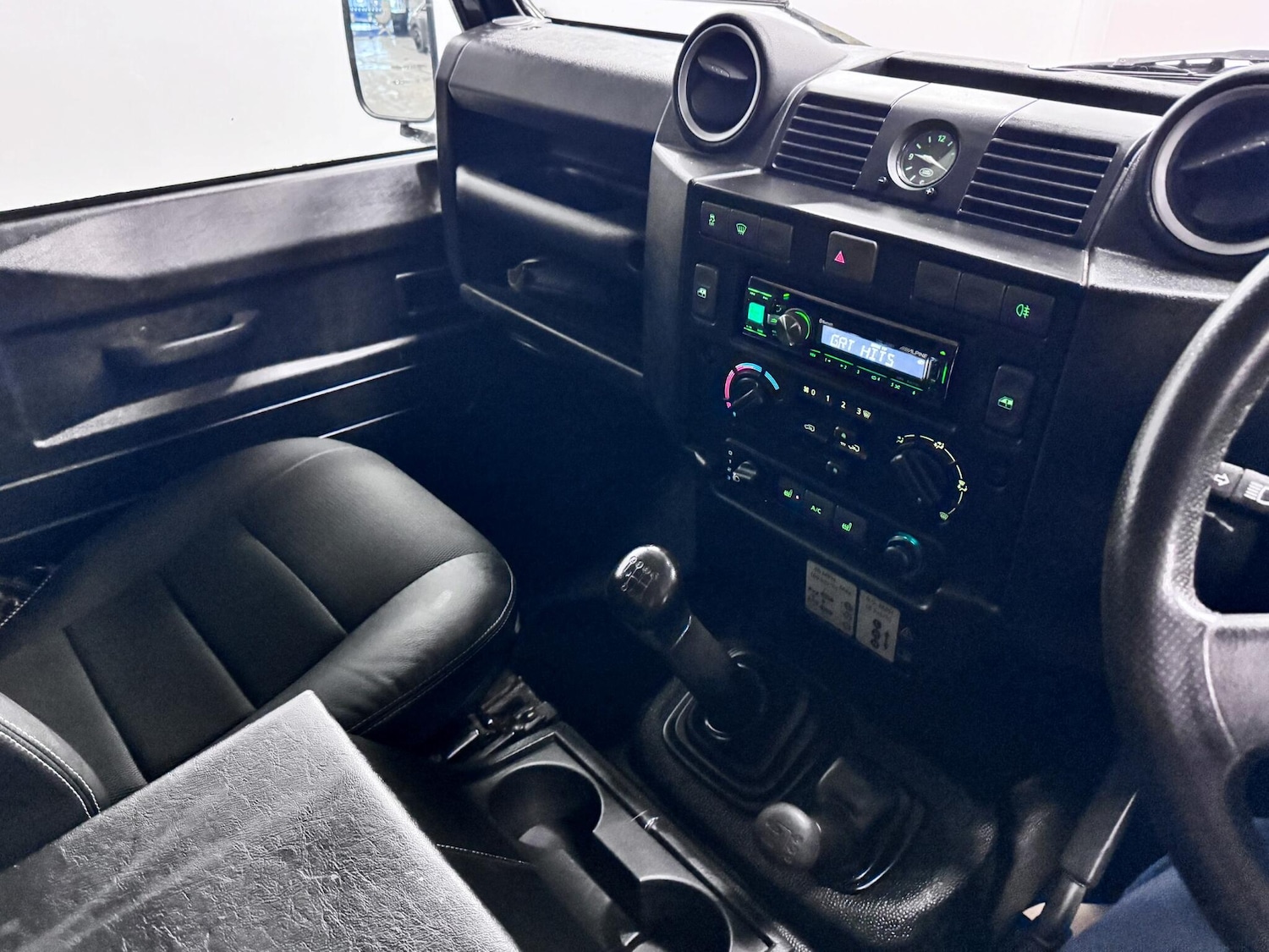 Used Land Rover Defender 110 2014 for sale - 77657979: Photo 28