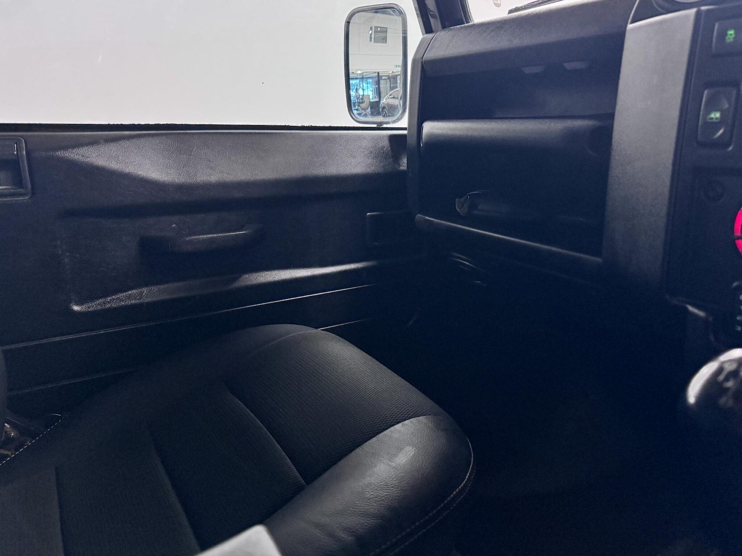 Used Land Rover Defender 110 2014 for sale - 77657979: Photo 29