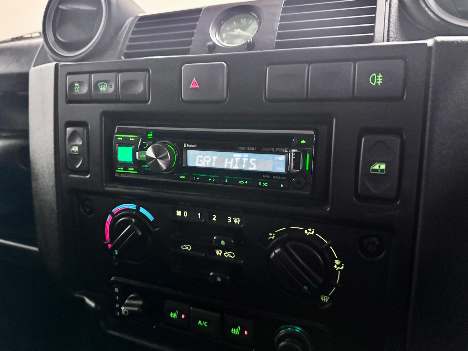 Used Land Rover Defender 110 2014 for sale - 77657979: Photo 32