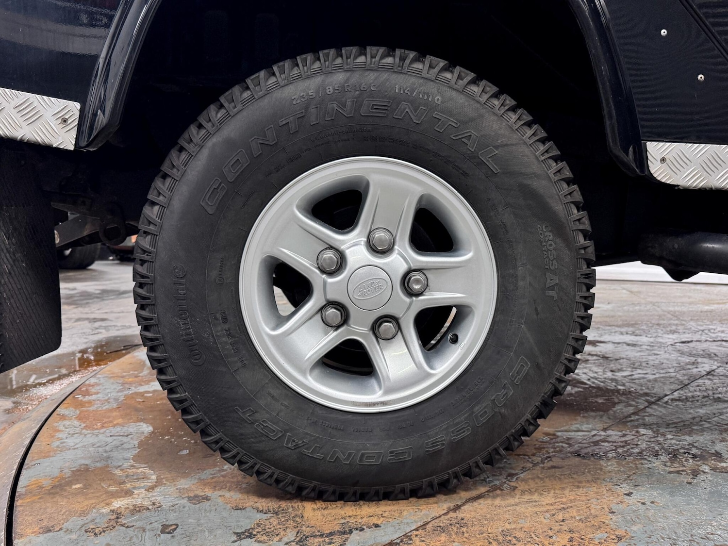 Used Land Rover Defender 110 2014 for sale - 77657979: Photo 38