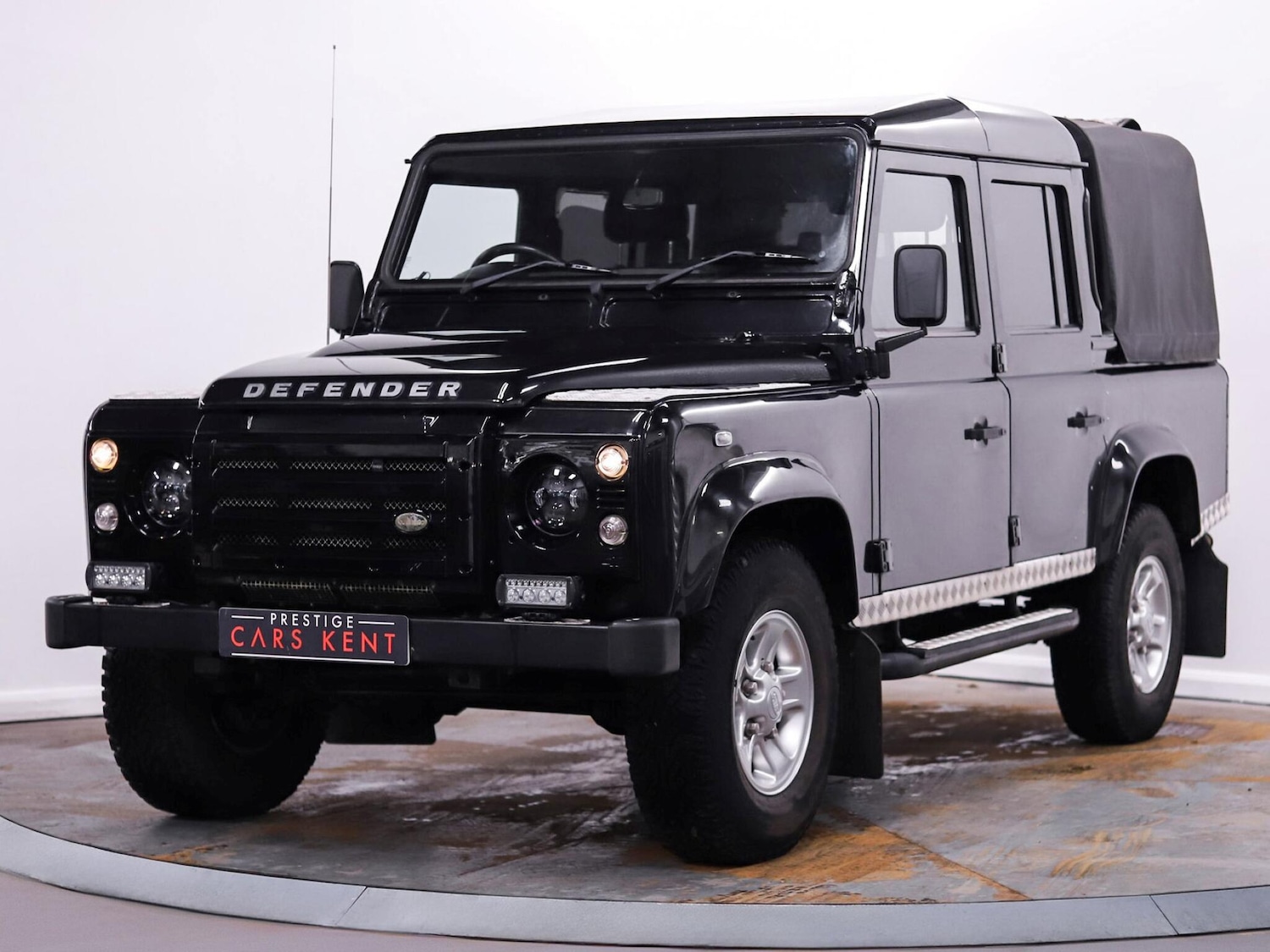 Used Land Rover Defender 110 2014 for sale - 77657979: Photo 6