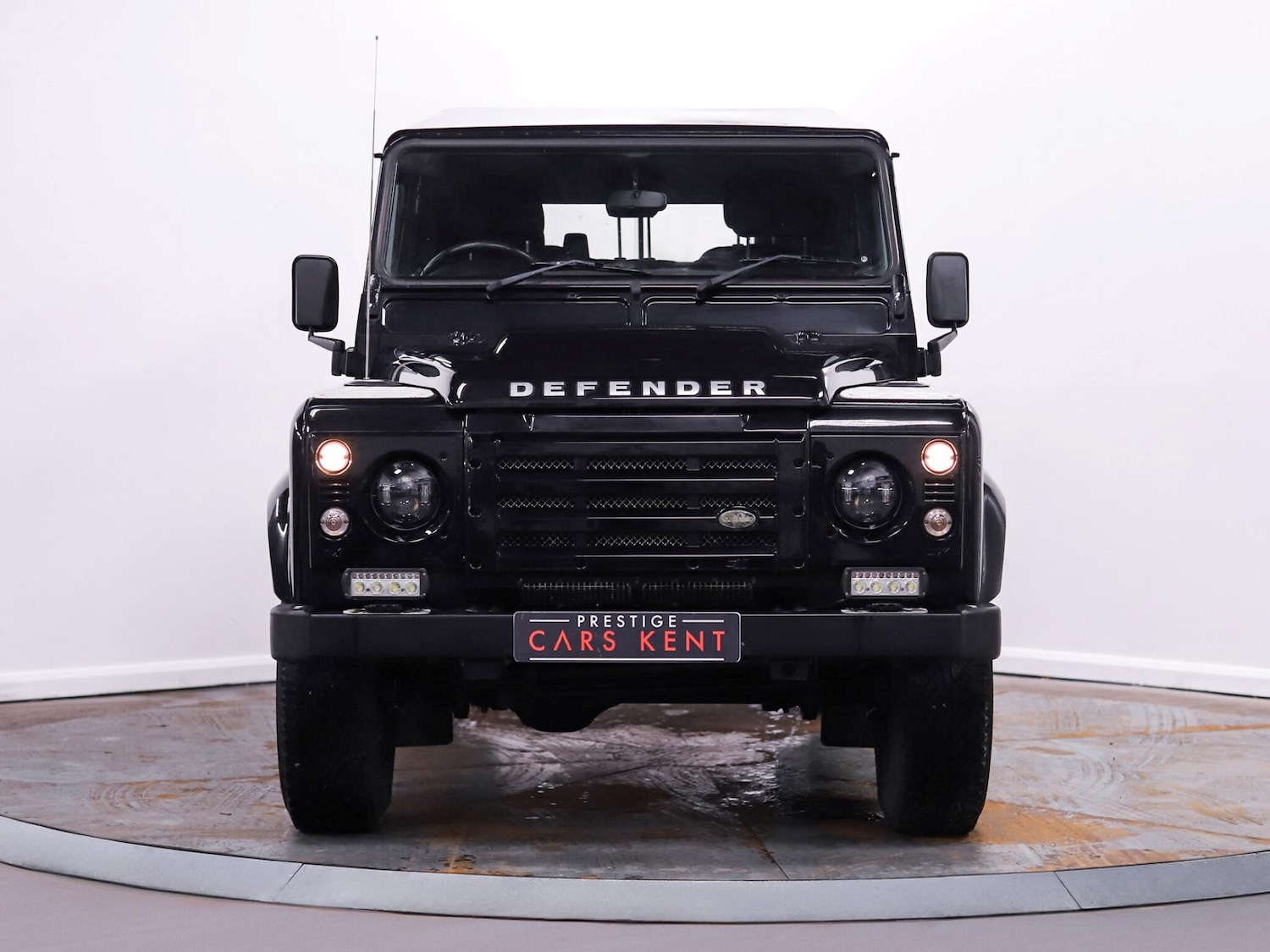 Used Land Rover Defender 110 2014 for sale - 77657979: Photo 8