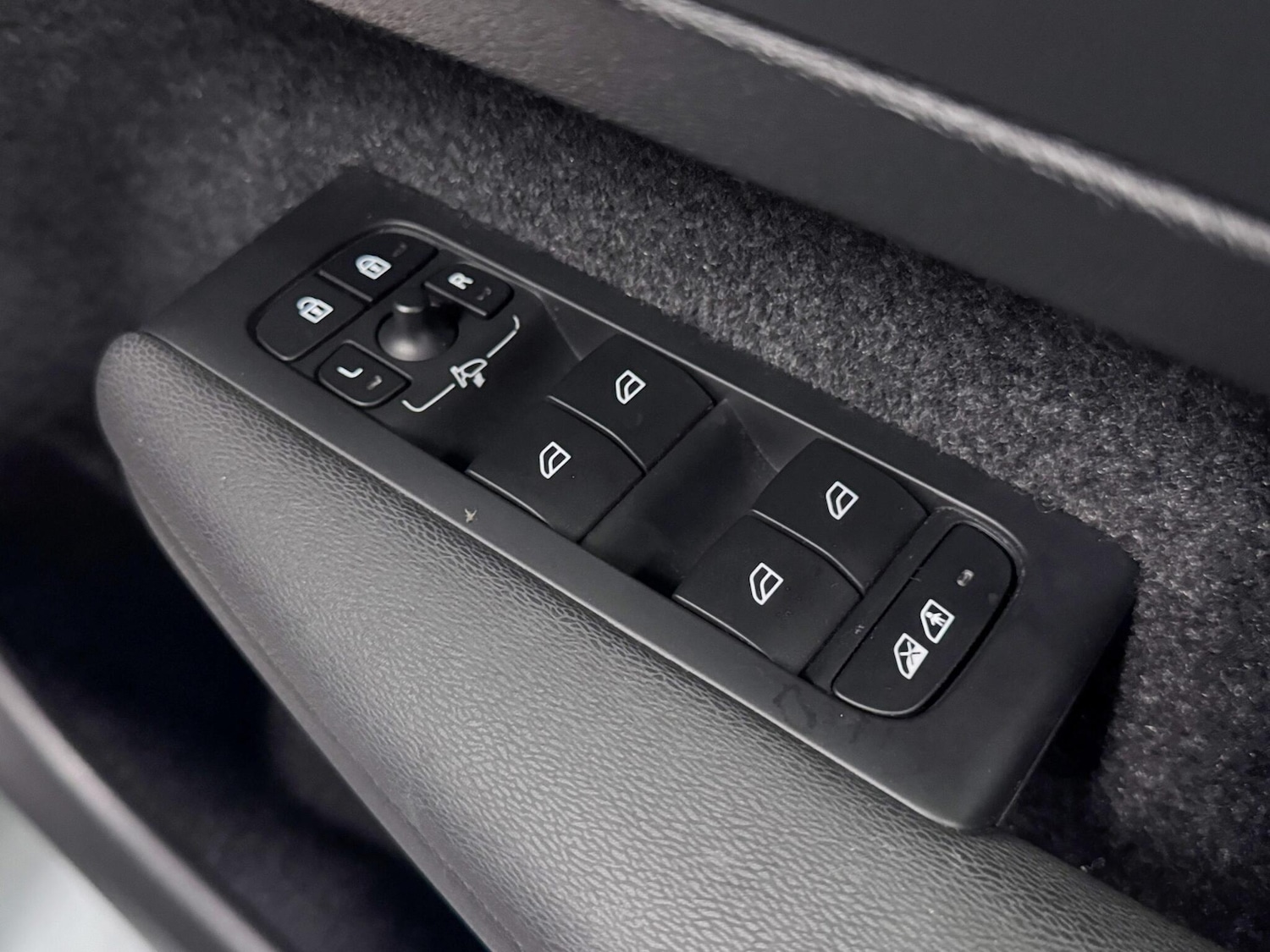 Used Volvo XC40 2023 for sale - 76765220: Photo 19