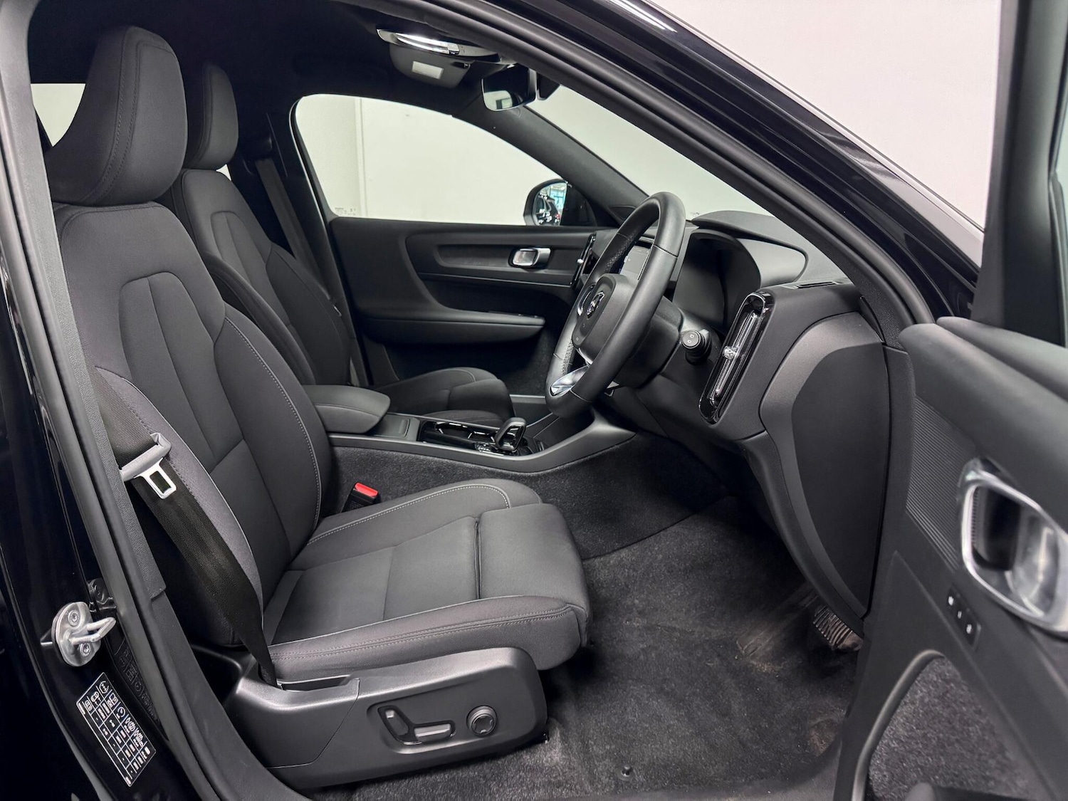 Used Volvo XC40 2023 for sale - 76765220: Photo 23