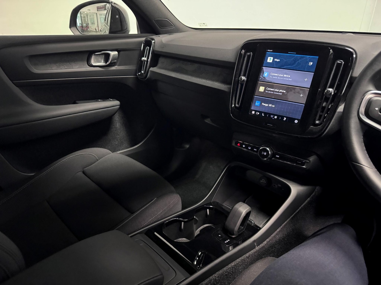 Used Volvo XC40 2023 for sale - 76765220: Photo 28