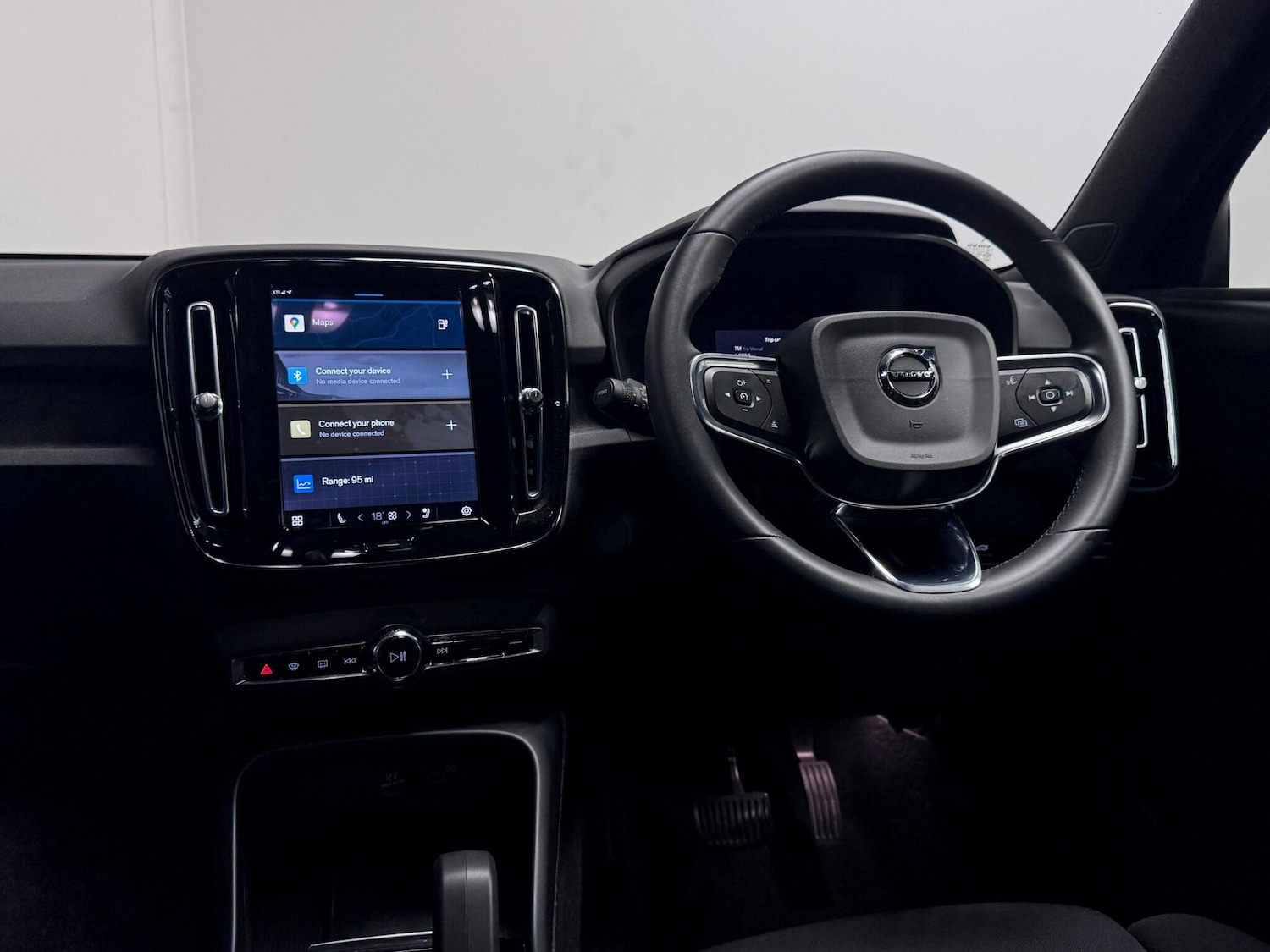 Used Volvo XC40 2023 for sale - 76765220: Photo 33