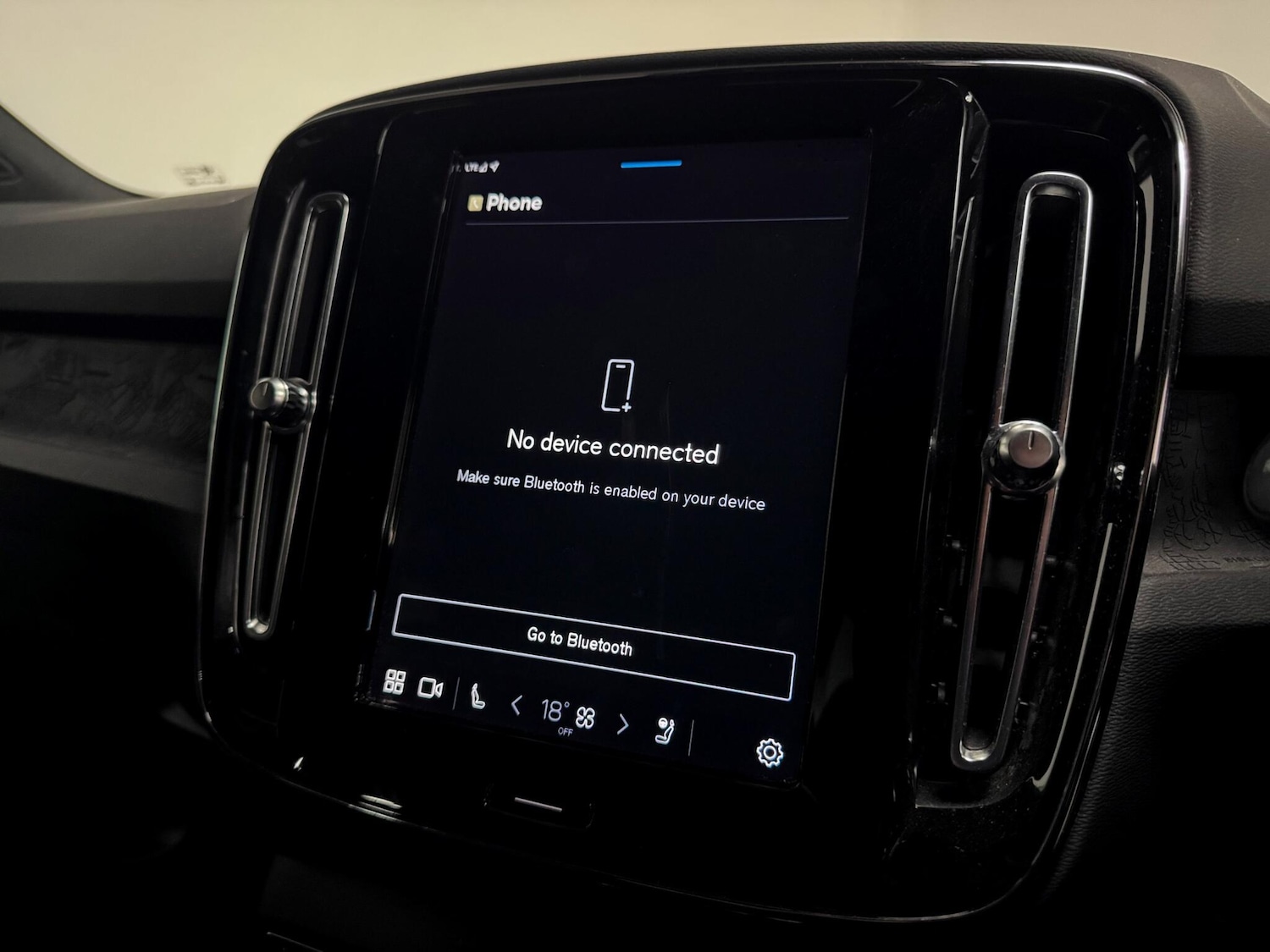 Used Volvo XC40 2023 for sale - 76765220: Photo 42