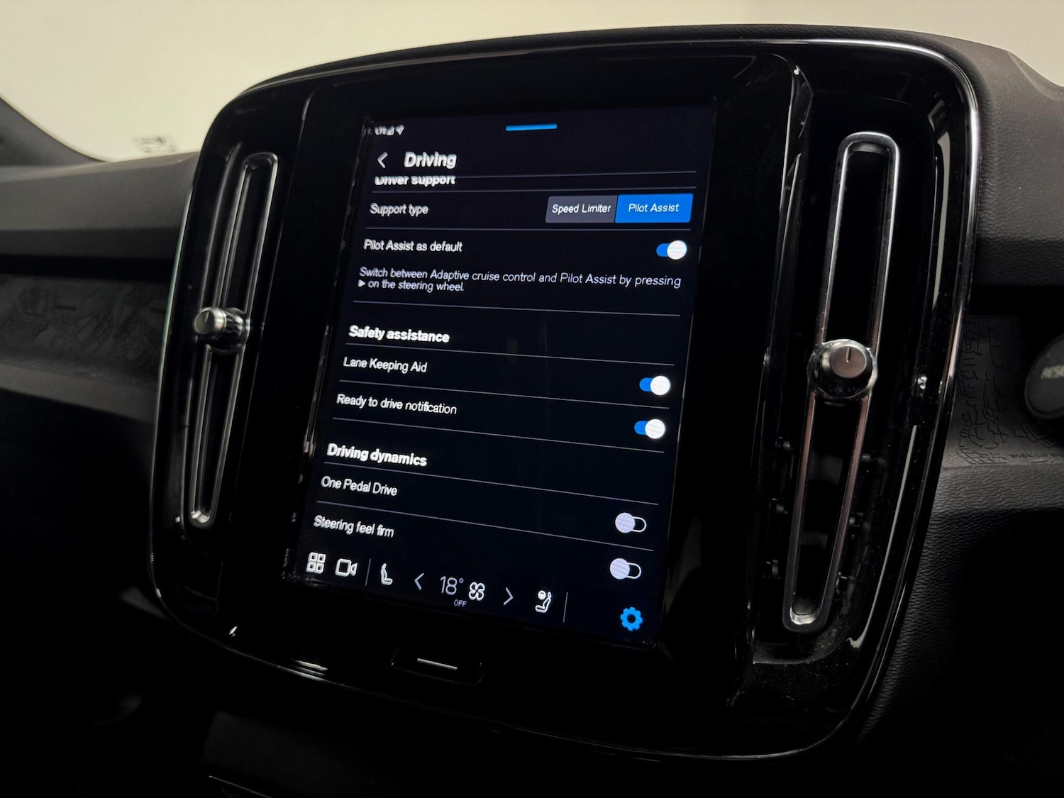 Used Volvo XC40 2023 for sale - 76765220: Photo 44