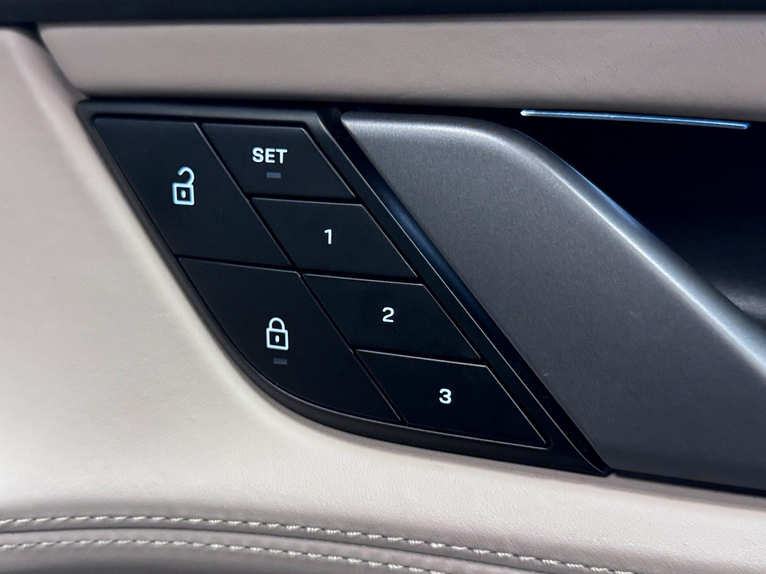 Used Porsche Taycan for sale - 77215769: Photo 14