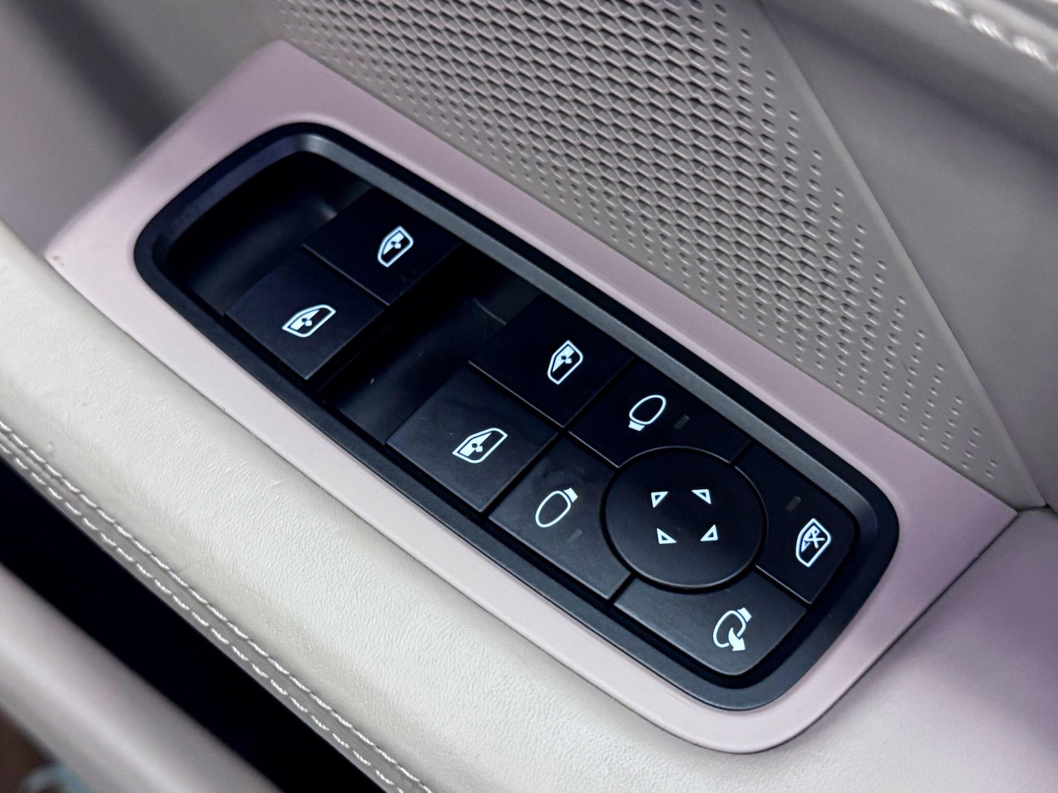 Used Porsche Taycan for sale - 77215769: Photo 15