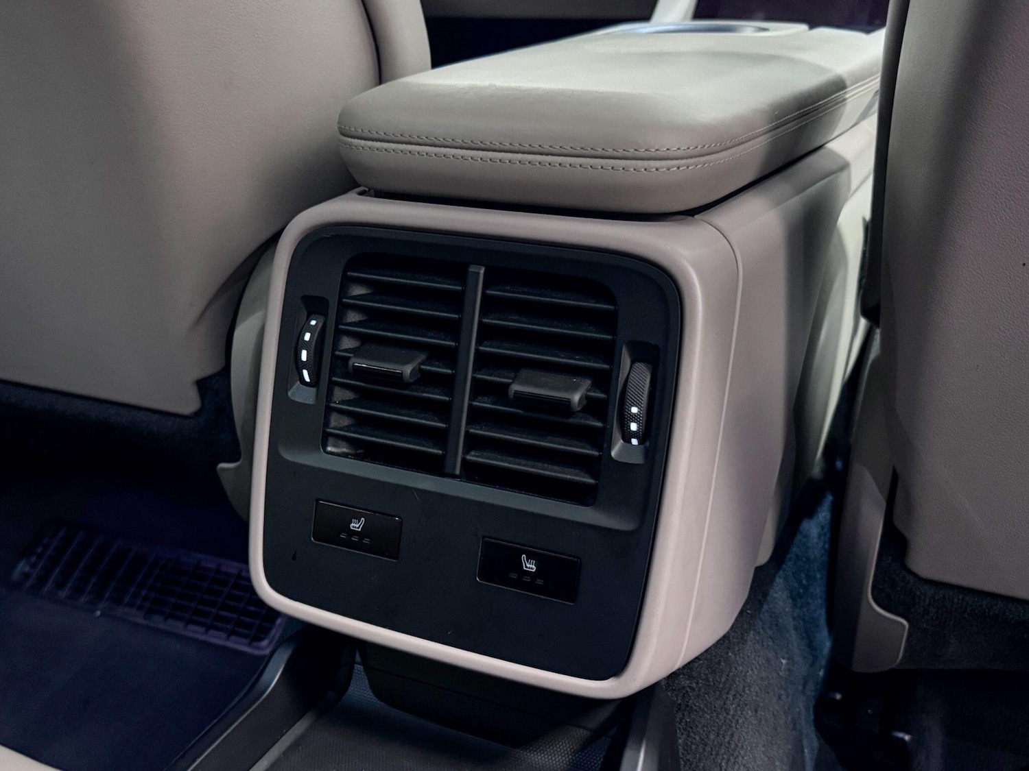 Used Porsche Taycan for sale - 77215769: Photo 24