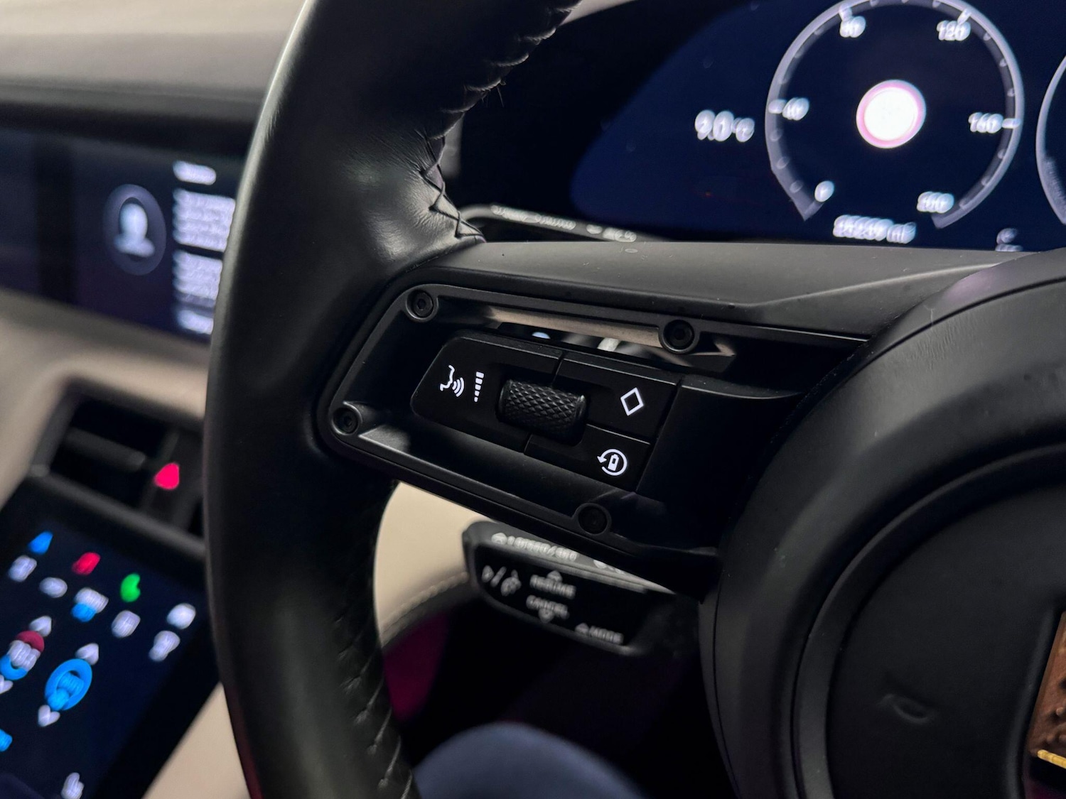 Used Porsche Taycan for sale - 77215769: Photo 35