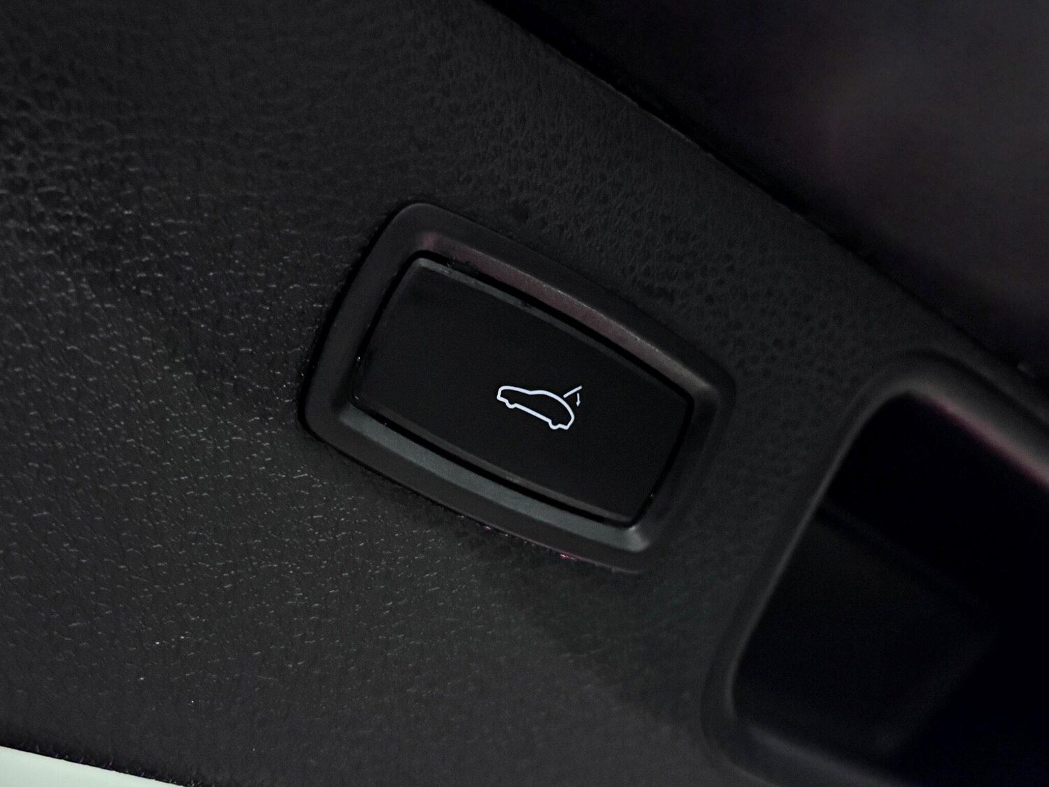 Used Porsche Macan 2020 for sale - 77684390: Photo 16