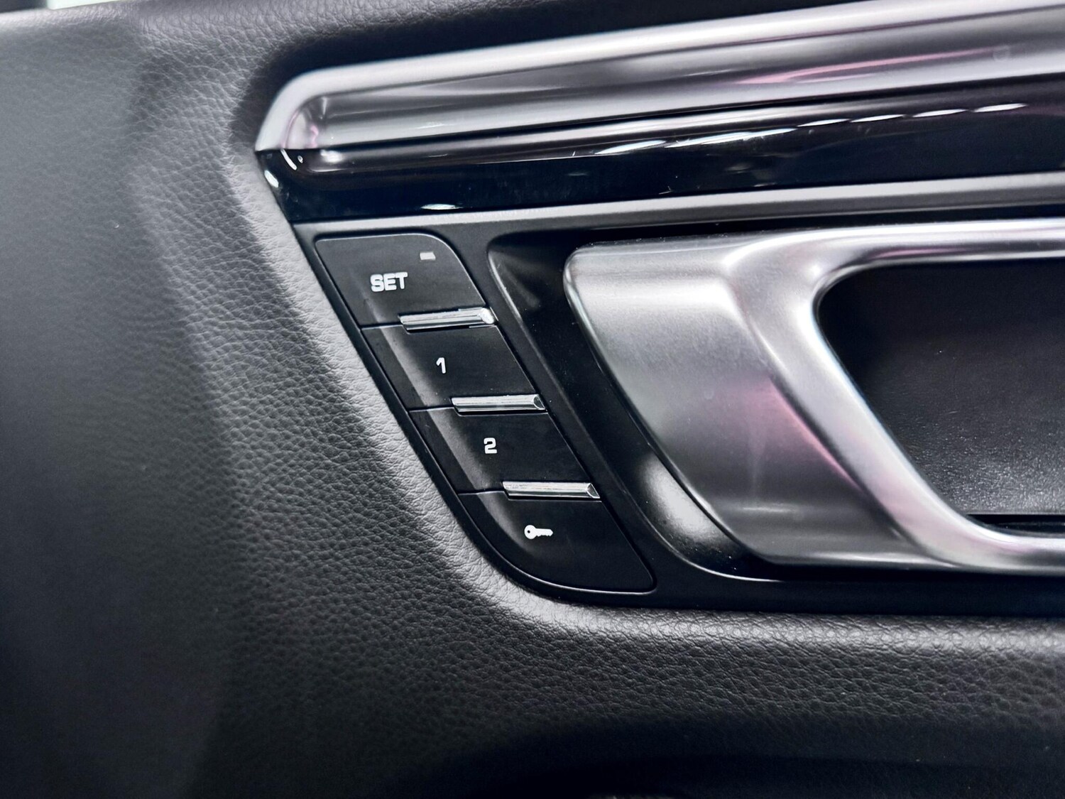 Used Porsche Macan 2020 for sale - 77684390: Photo 18