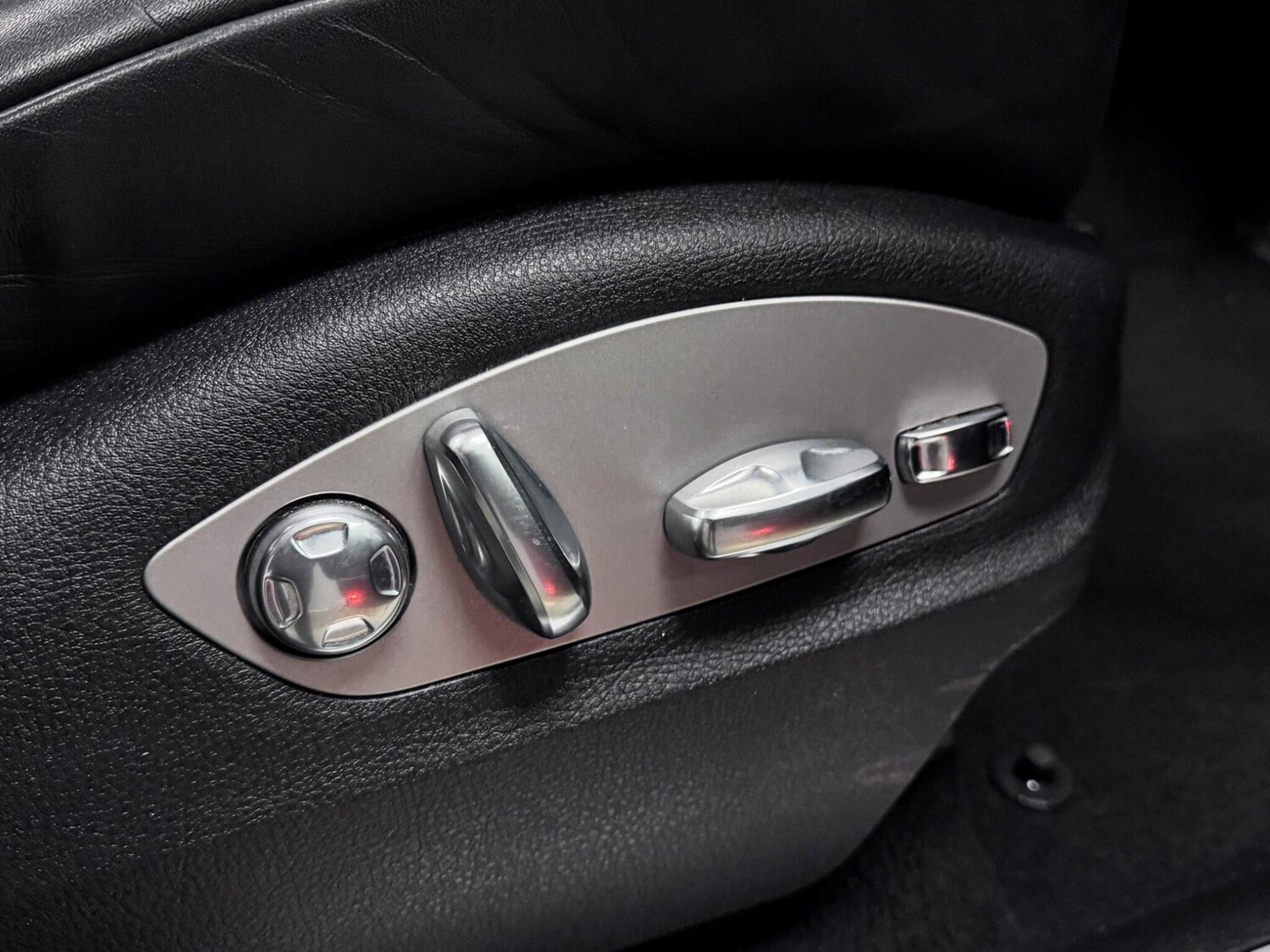 Used Porsche Macan 2020 for sale - 77684390: Photo 21