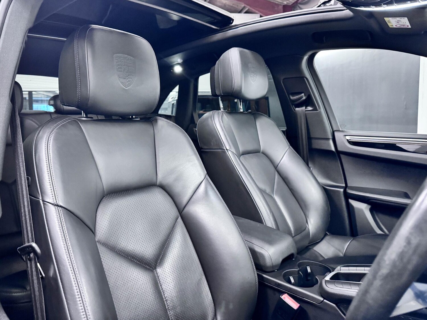 Used Porsche Macan 2020 for sale - 77684390: Photo 24