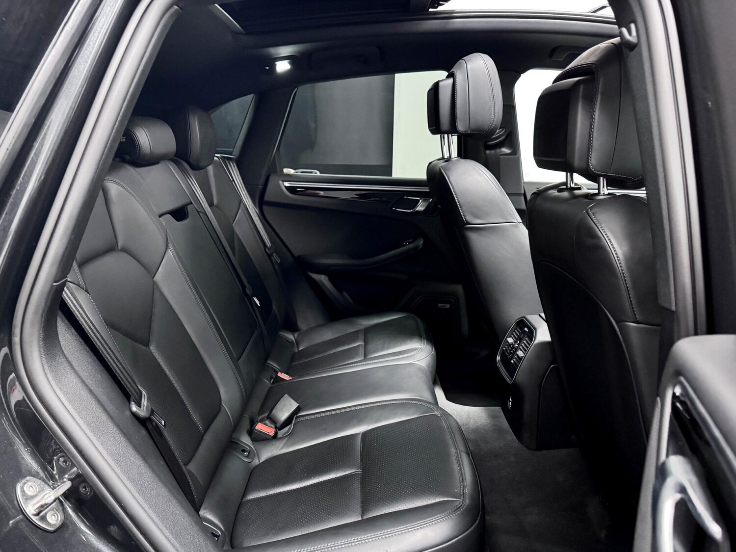 Used Porsche Macan 2020 for sale - 77684390: Photo 26