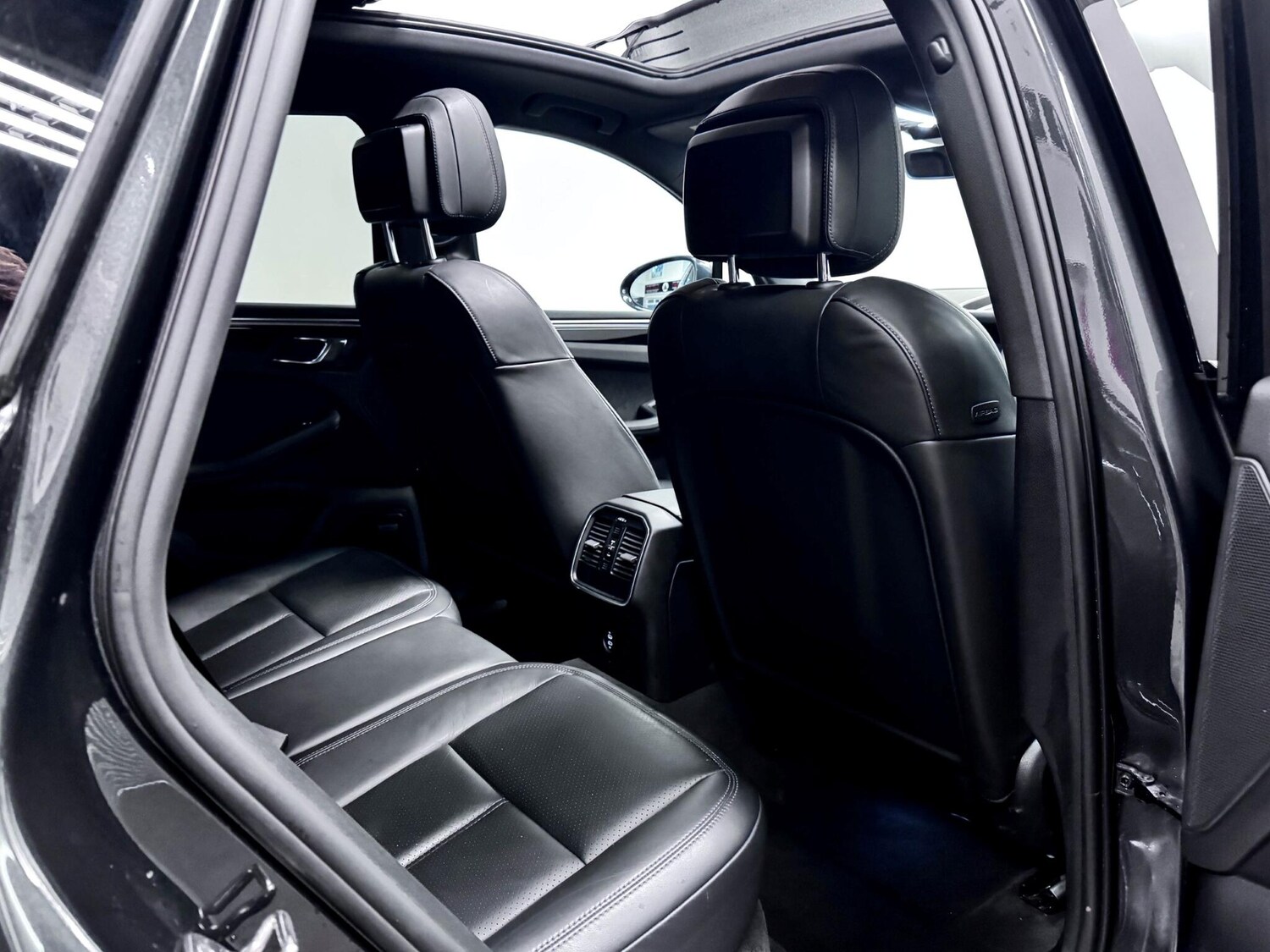 Used Porsche Macan 2020 for sale - 77684390: Photo 27