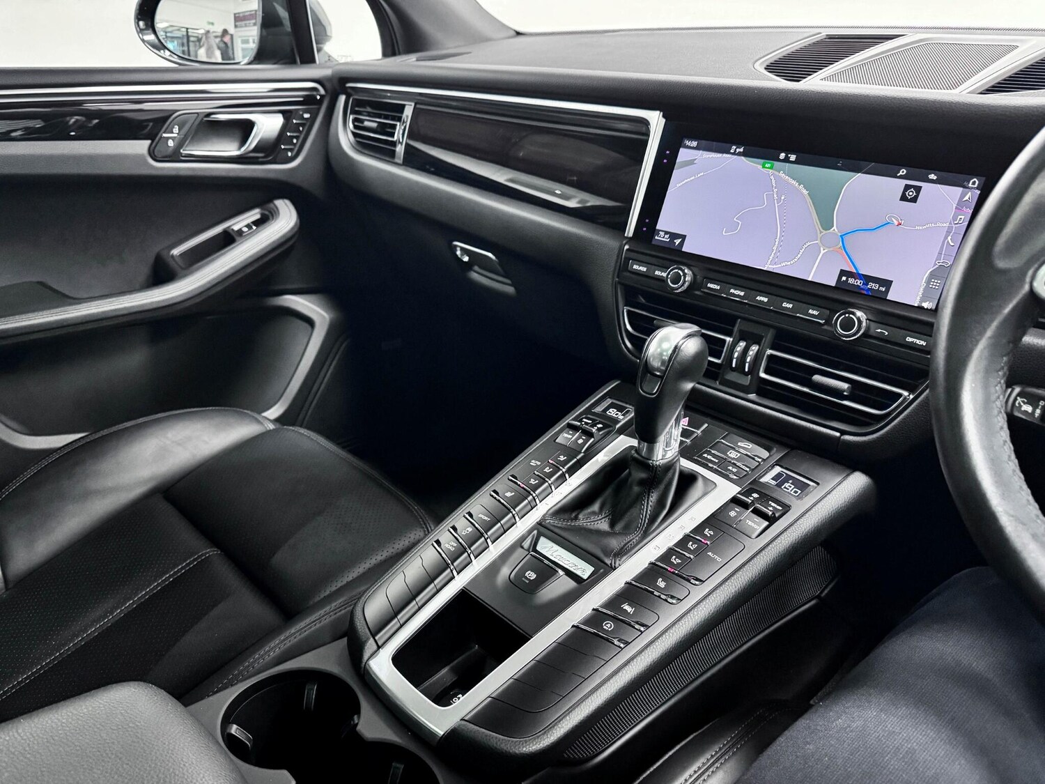 Used Porsche Macan 2020 for sale - 77684390: Photo 29