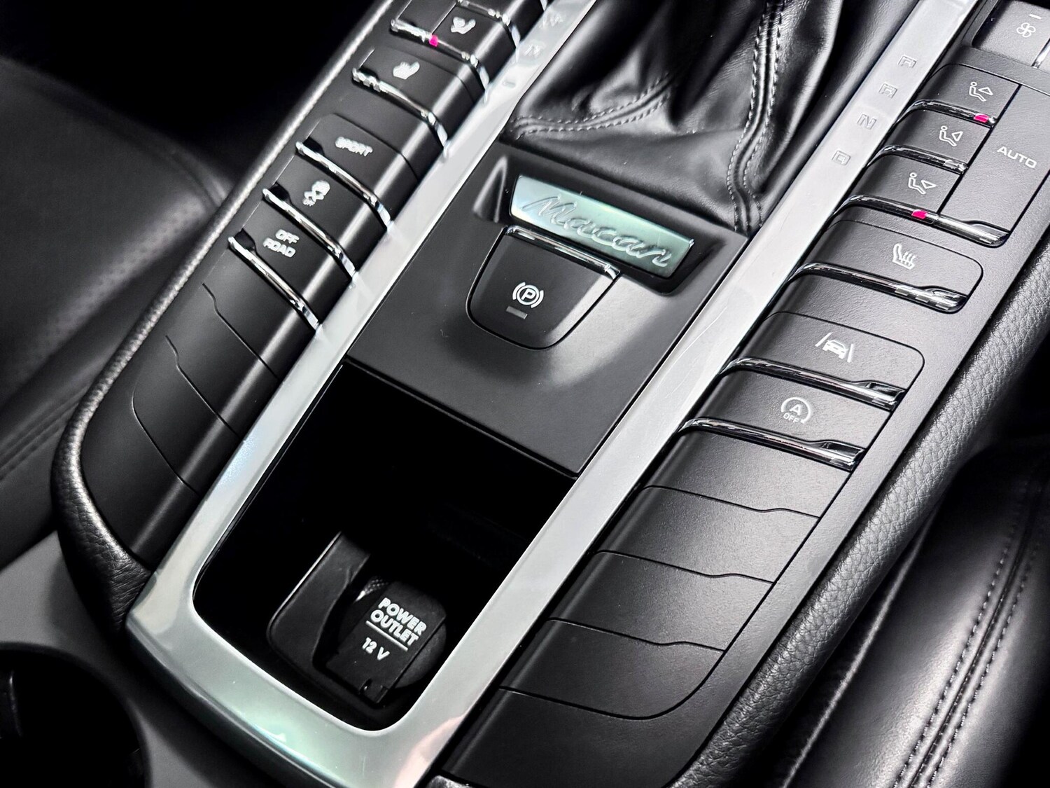 Used Porsche Macan 2020 for sale - 77684390: Photo 32