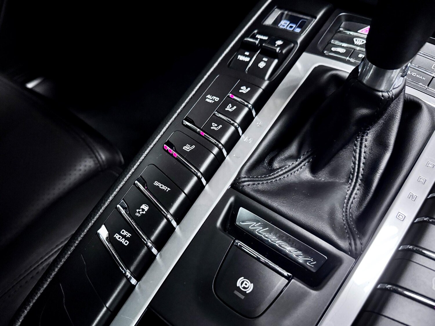 Used Porsche Macan 2020 for sale - 77684390: Photo 34