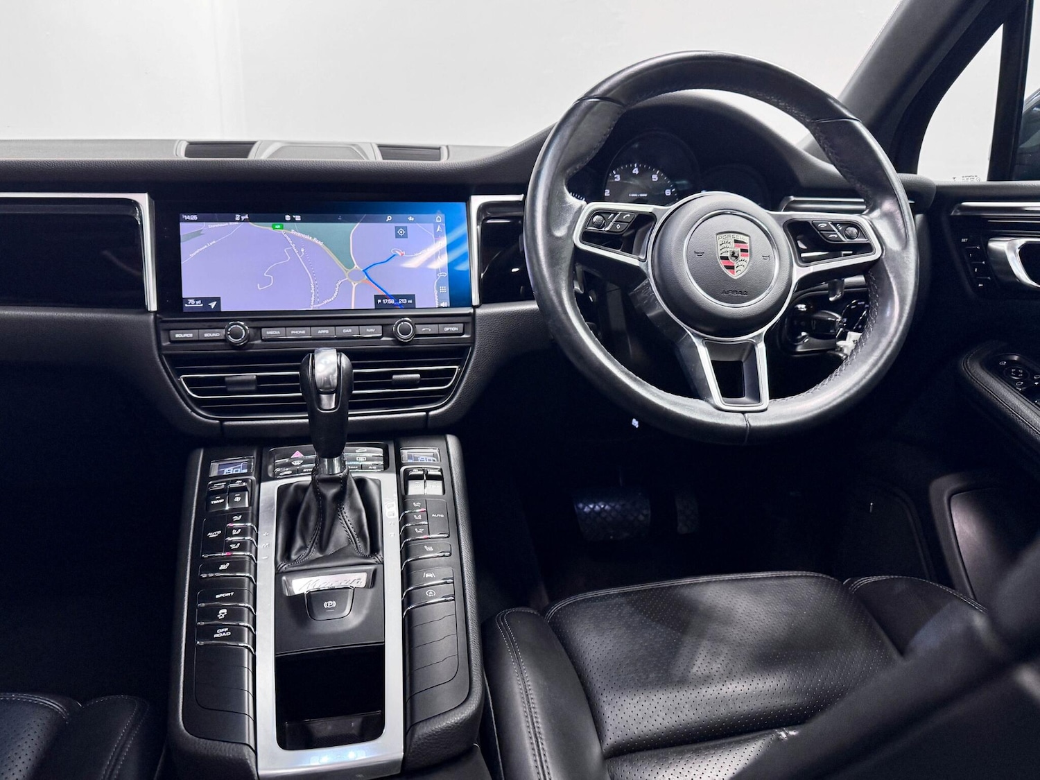 Used Porsche Macan 2020 for sale - 77684390: Photo 37