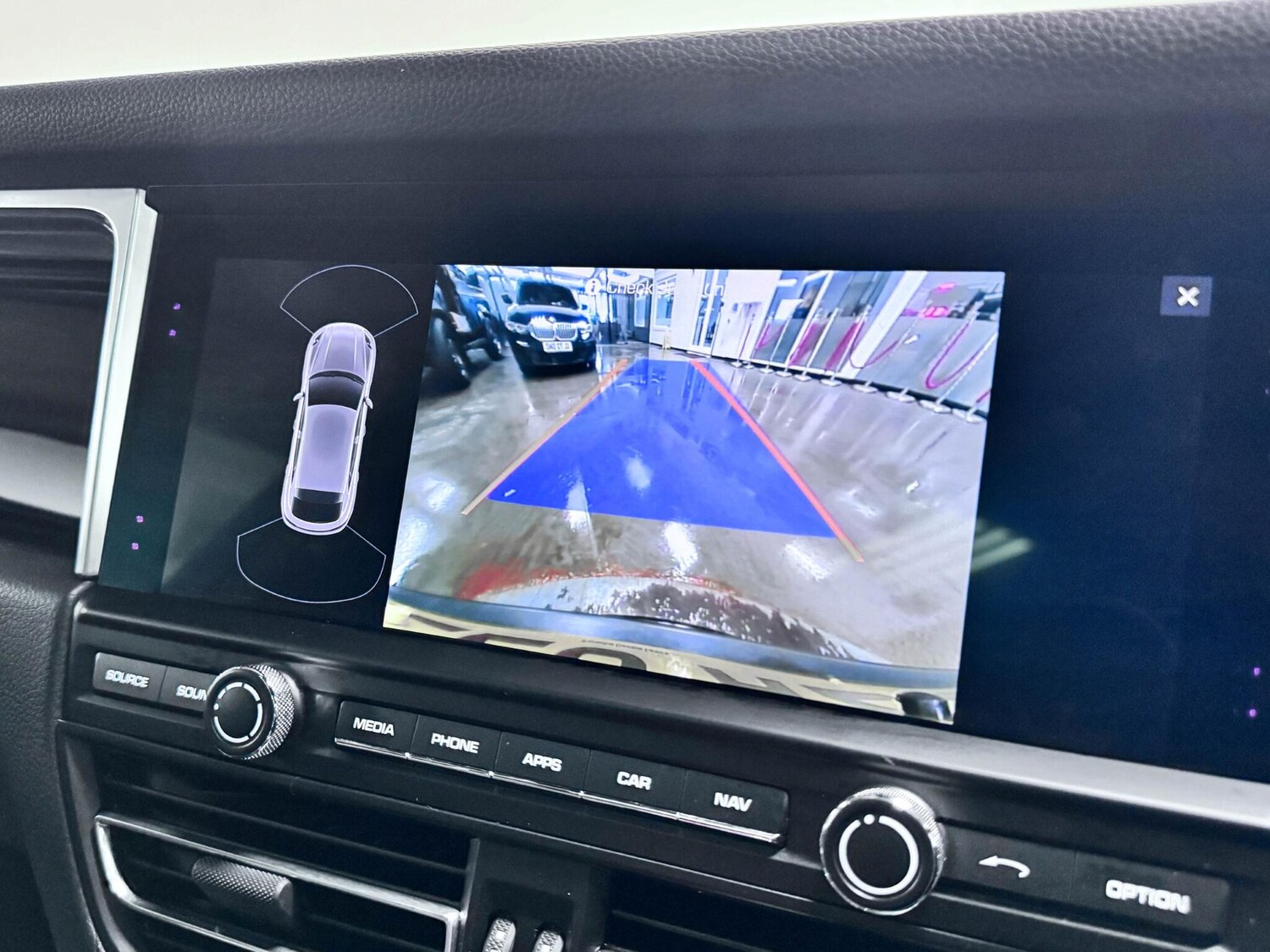 Used Porsche Macan 2020 for sale - 77684390: Photo 45